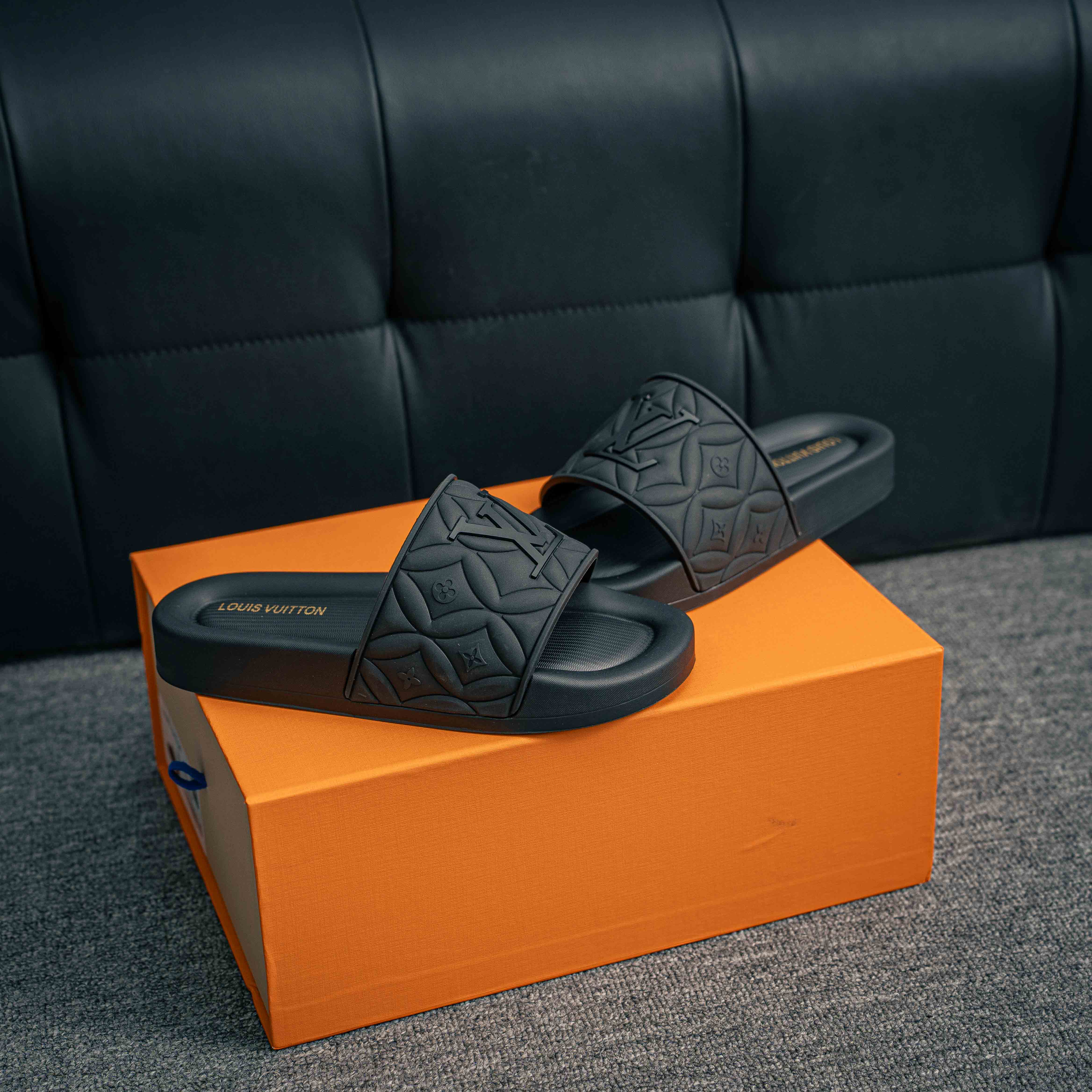 Louis Vuitton slides (1:1)_img_0