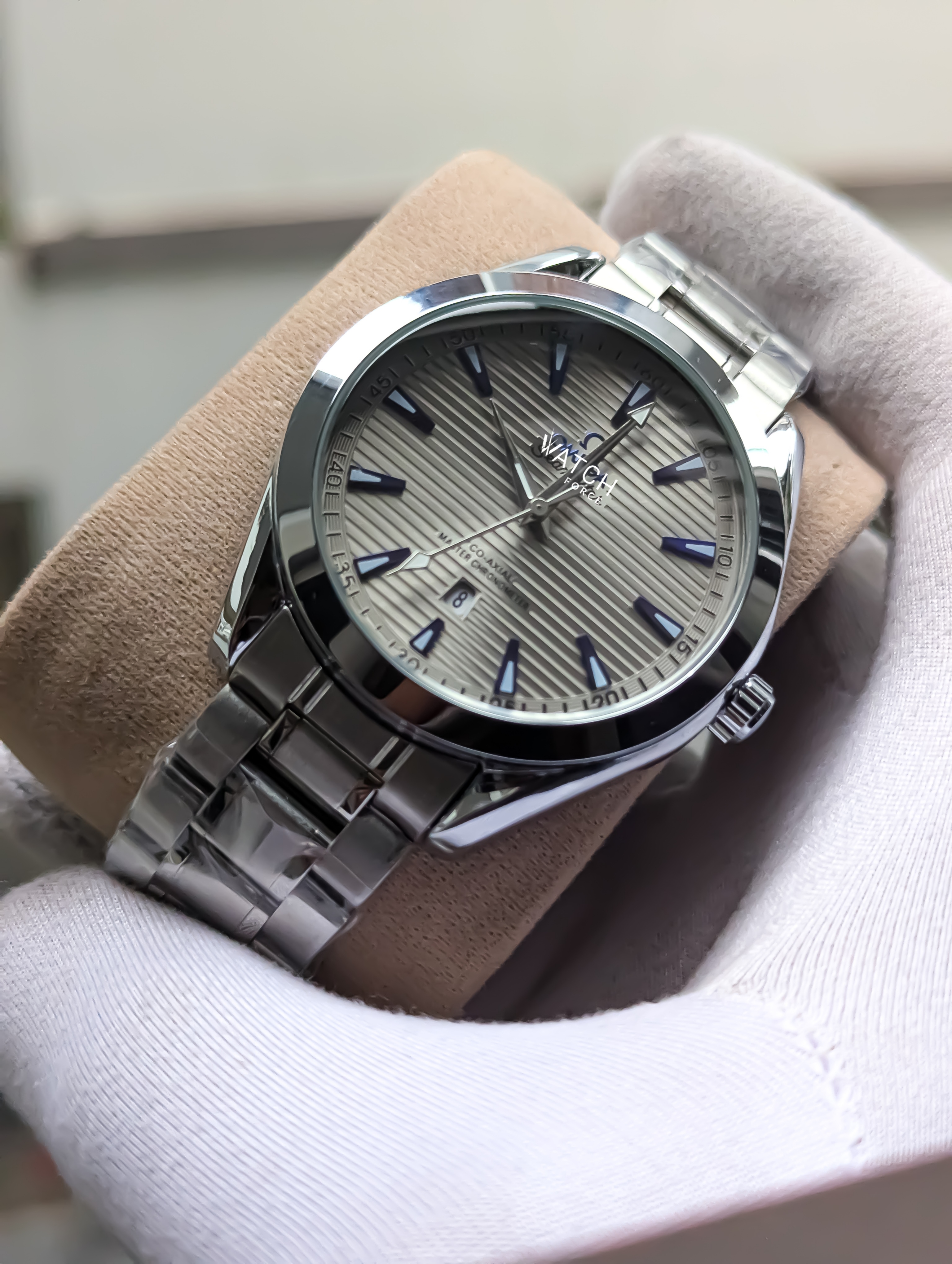 Omega Quartz Watch grey_img_1