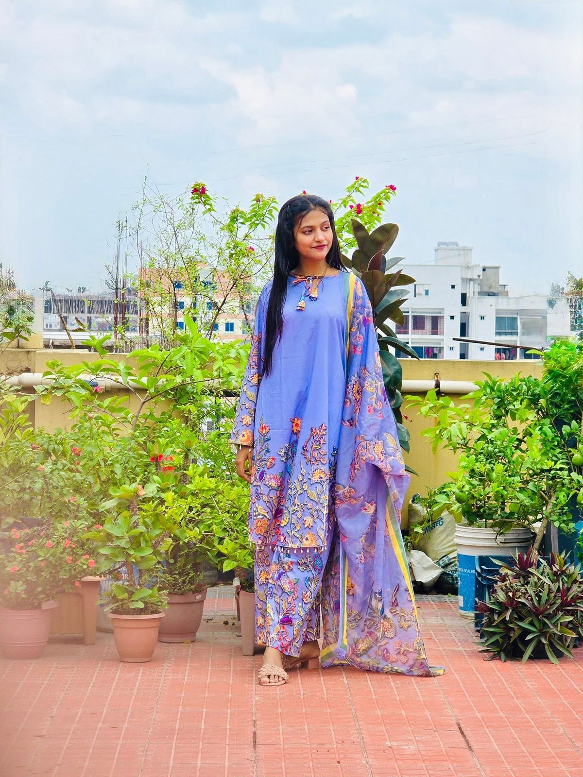 LUXURY PAKISTANI INSPIRED 3 PIECE - Image 2