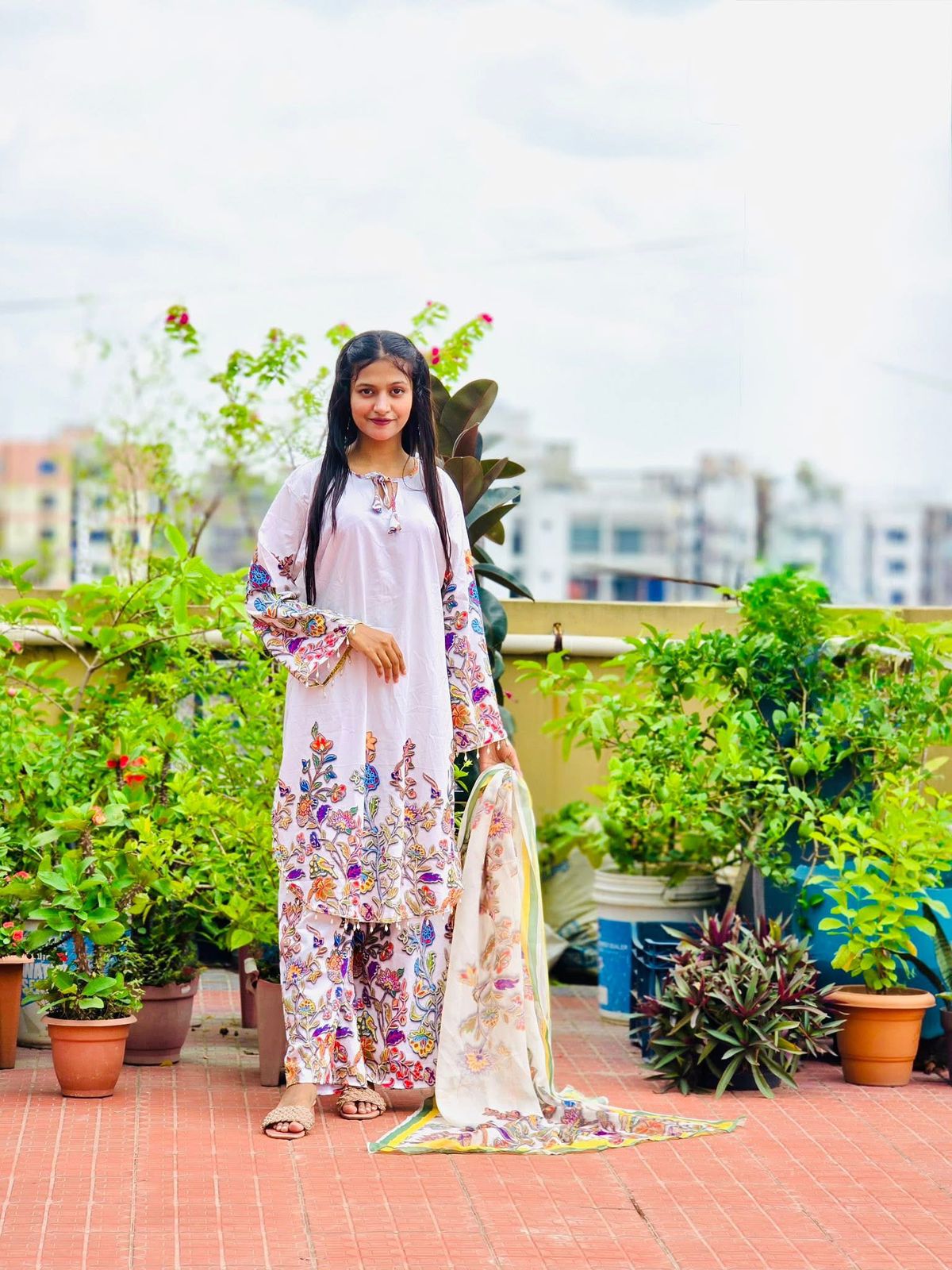 LUXURY PAKISTANI INSPIRED 3 PIECE - Image 3