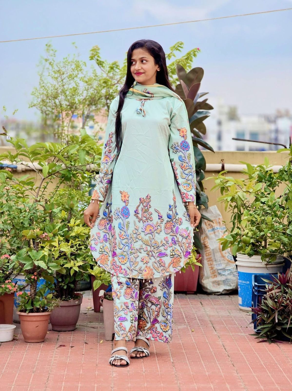 LUXURY PAKISTANI INSPIRED 3 PIECE - Image 4