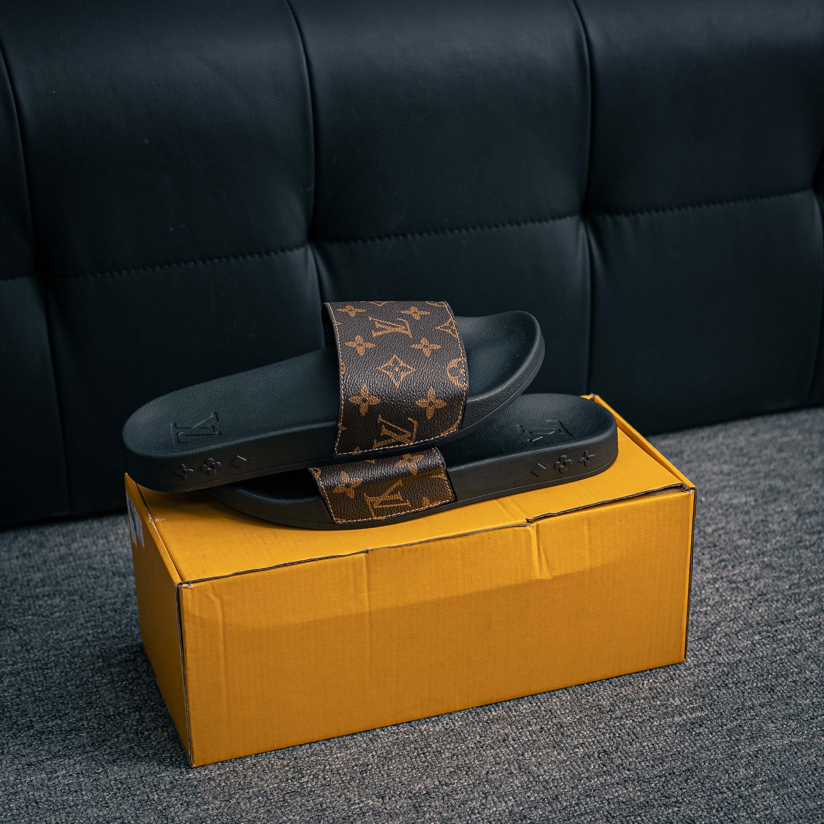 Louis Vuitton Waterfront Mules (1:1)_img_1