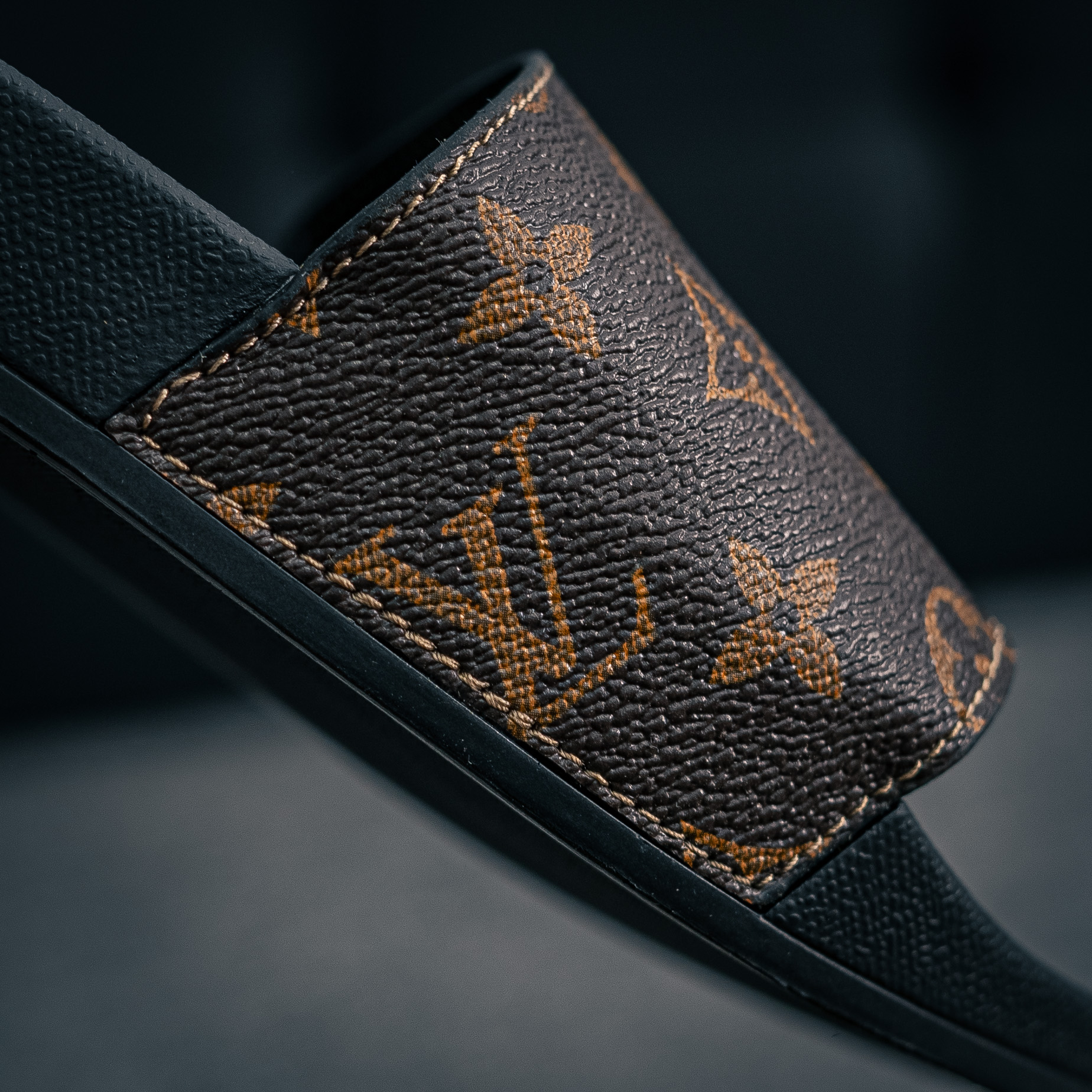 Louis Vuitton Waterfront Mules (1:1)_img_2