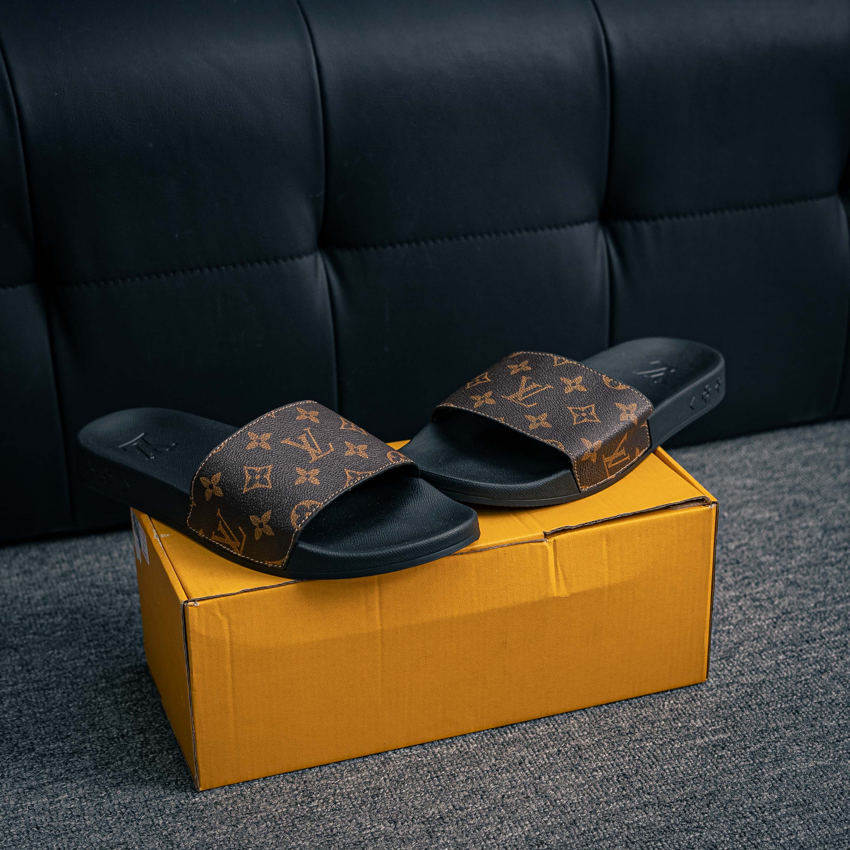 Louis Vuitton Waterfront Mules (1:1)_img_0