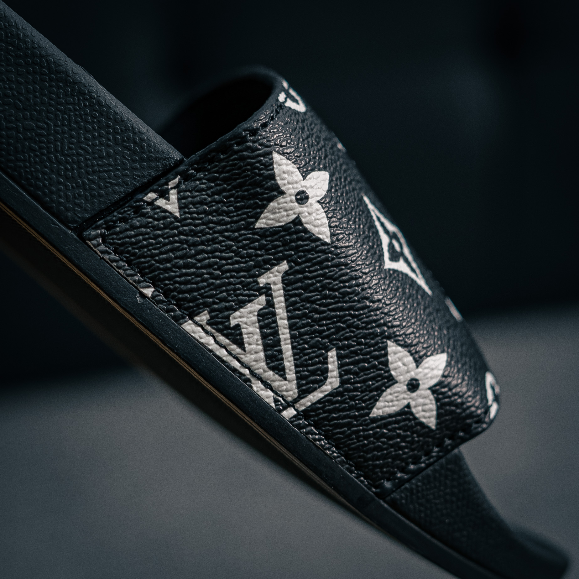 Louis Vuitton Waterfront Mules (1:1)_img_2