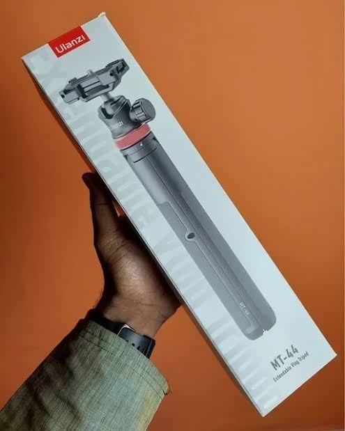 Ulanzi MT-44 Extendable Vlog Tripod With 360° Ball Head (Black)