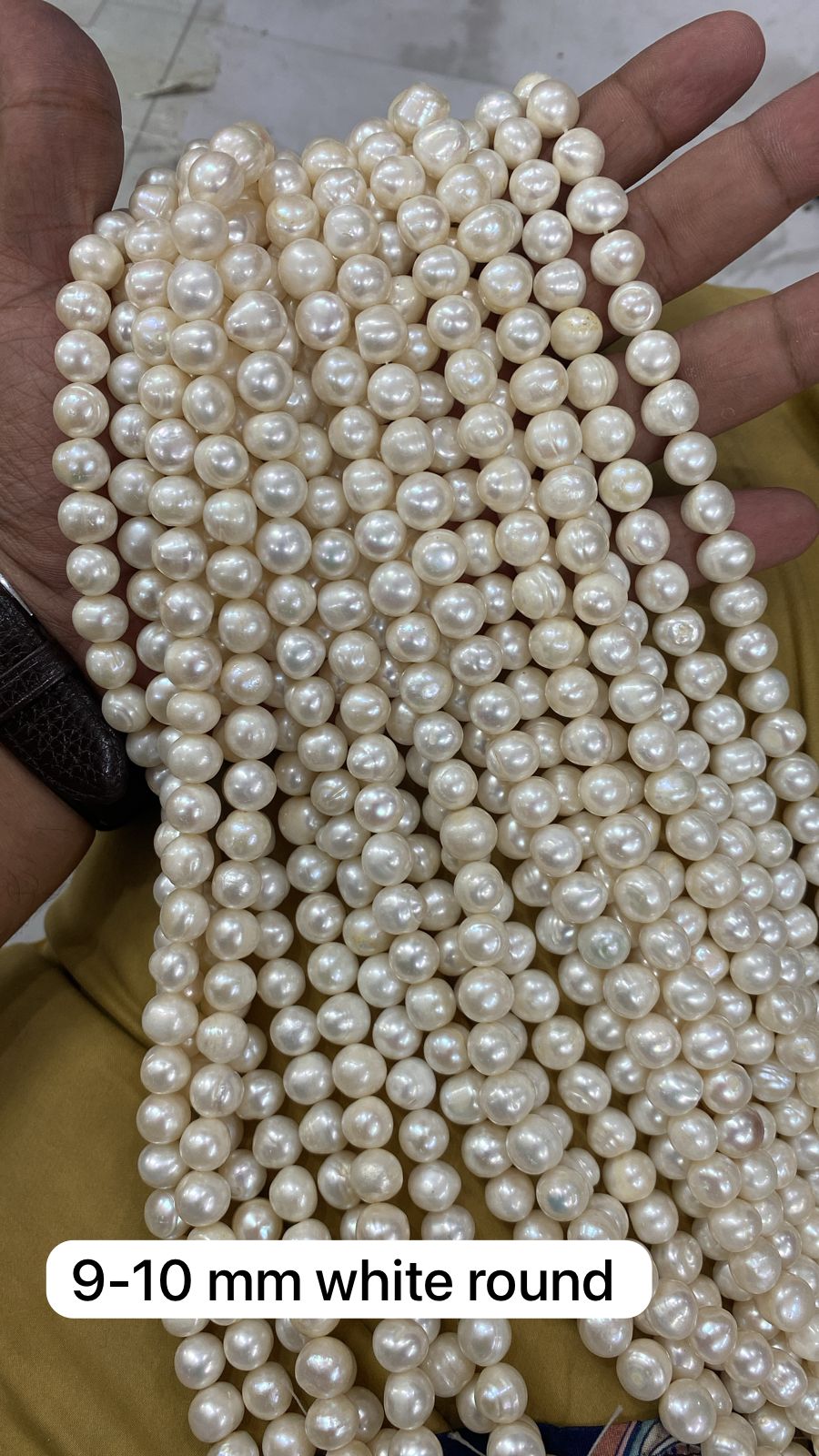 10 mm white Round pearl Layer ( A grade). একসঙ্গে ৬ লেয়ার নিতে হবে।_img_0