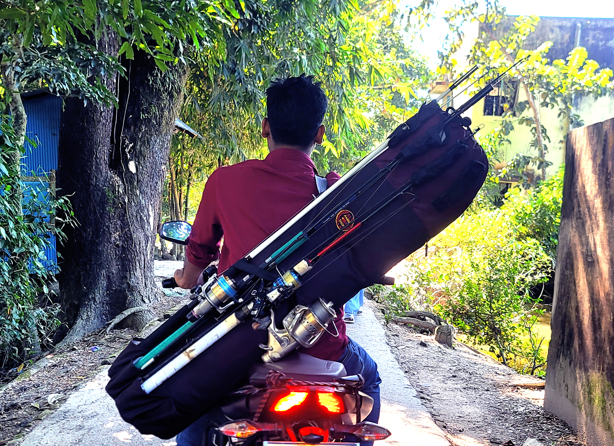 Fishing accessories carry bag - মাছ ধরার জিনিসপত্র বহন ব্যাগ