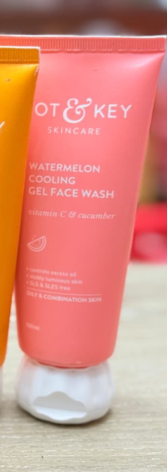 Dot & Key Watermelon Cooling Gel Facewash 100ml
