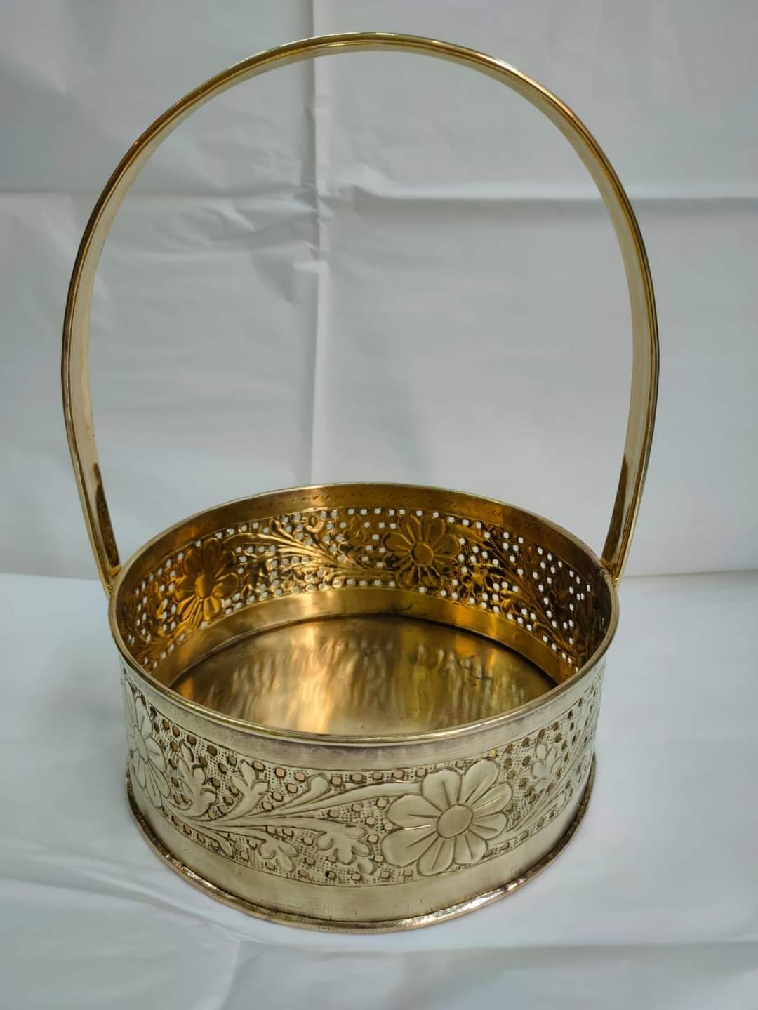 পিতলের নকশা সাজি - Image 1