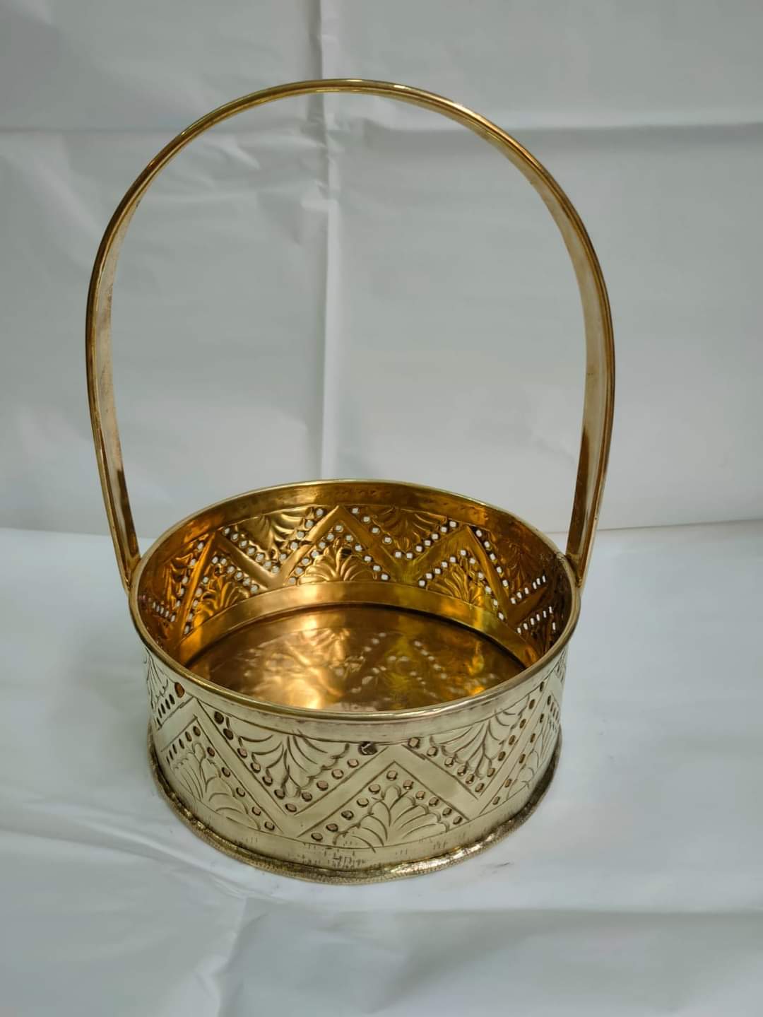 পিতলের নকশা সাজি - Image 3