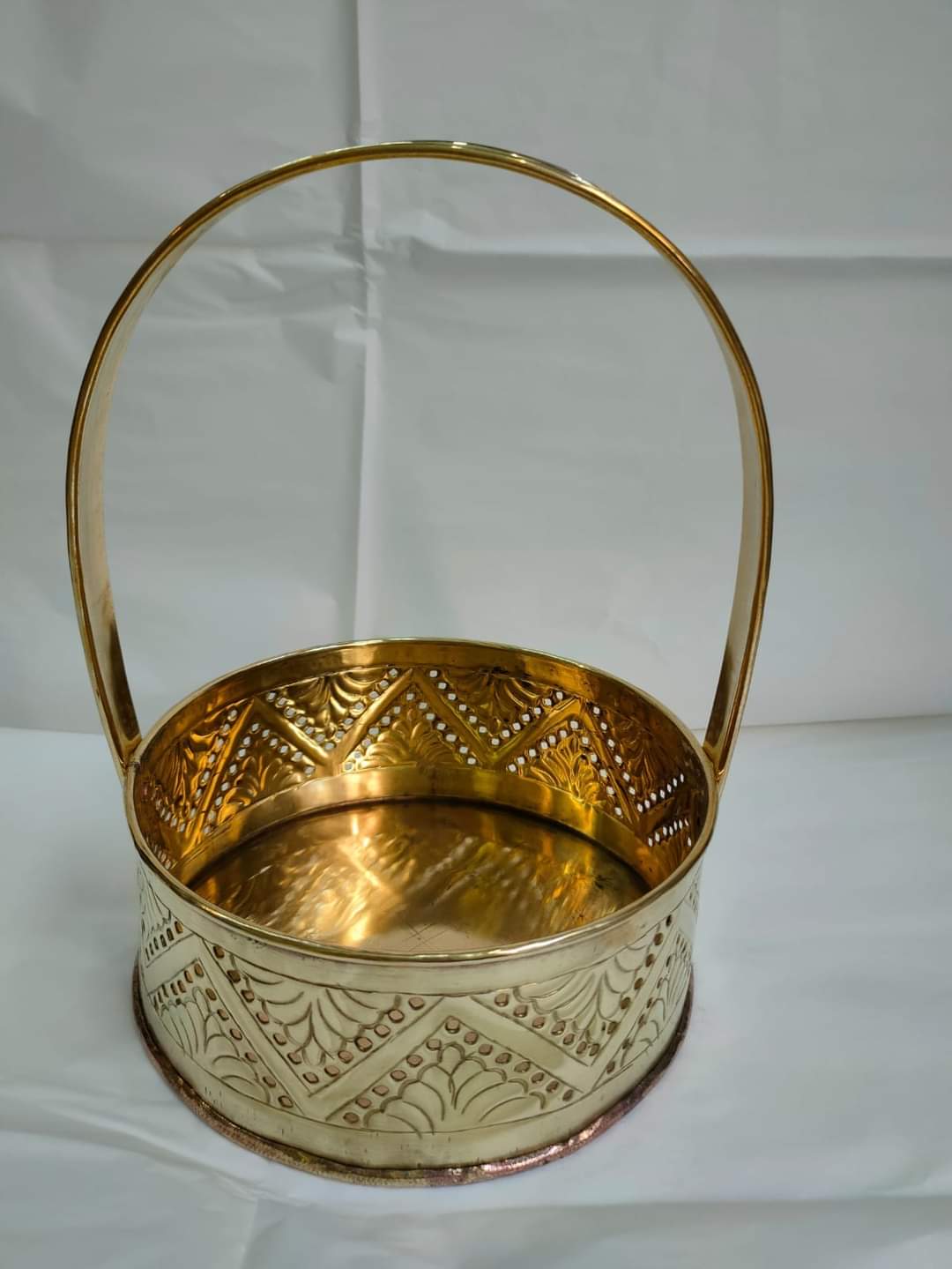 পিতলের নকশা সাজি - Image 4