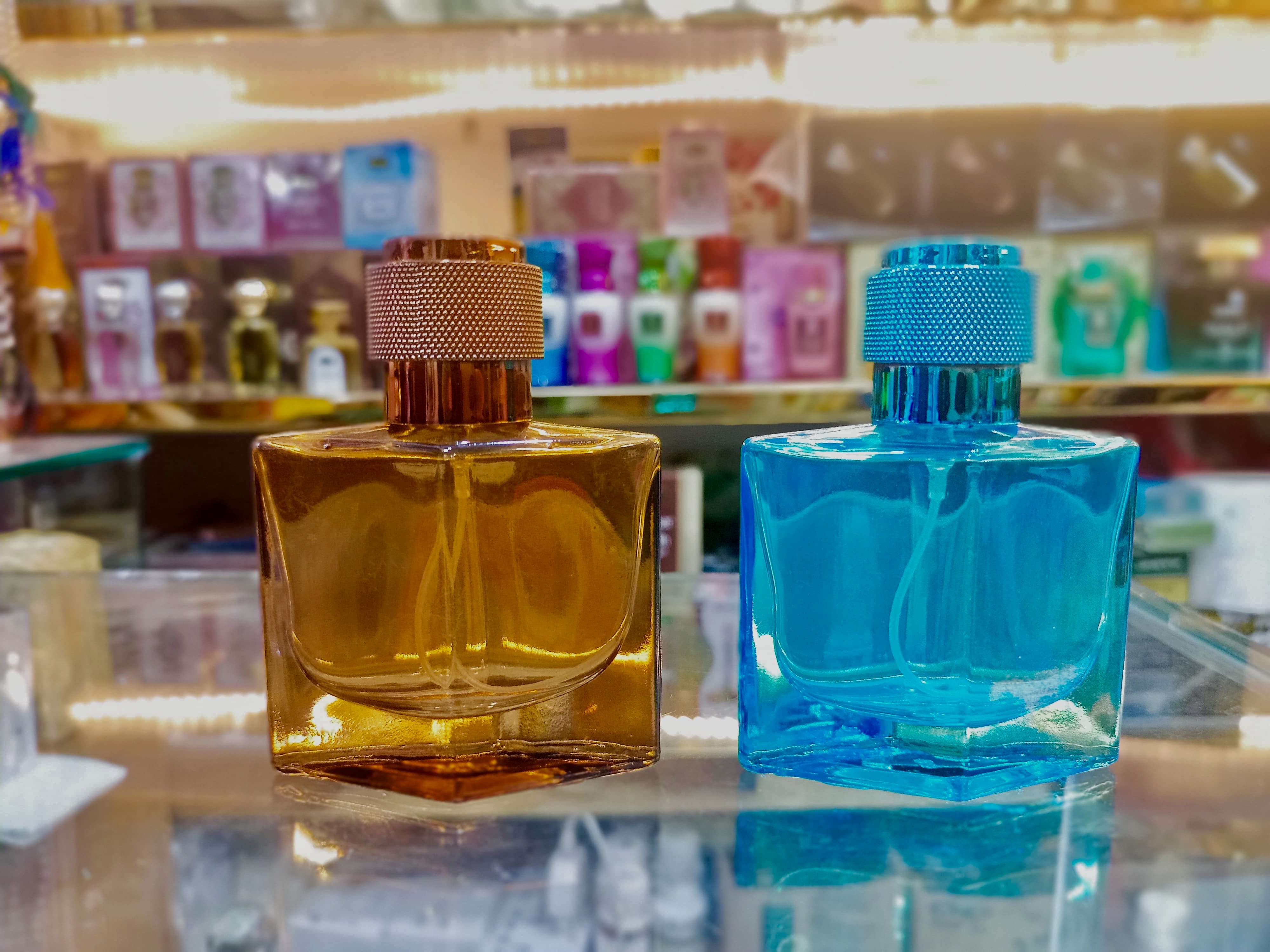 Empty Perfume Atomizer 30 ml Refillable obtuse triangle Shape Colorful Glass Spray 30ml Bottle 1 pcs Random color_img_1