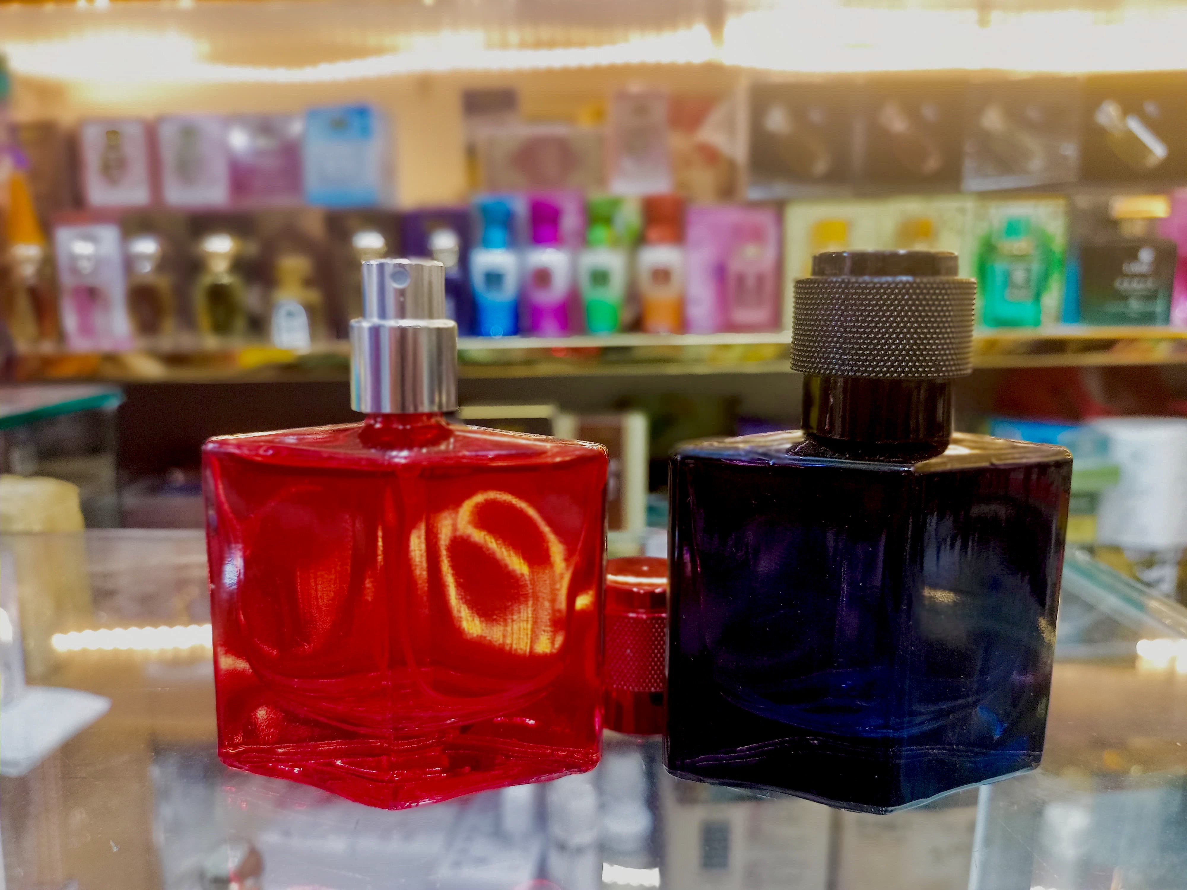 Empty Perfume Atomizer 30 ml Refillable obtuse triangle Shape Colorful Glass Spray 30ml Bottle 1 pcs Random color_img_3