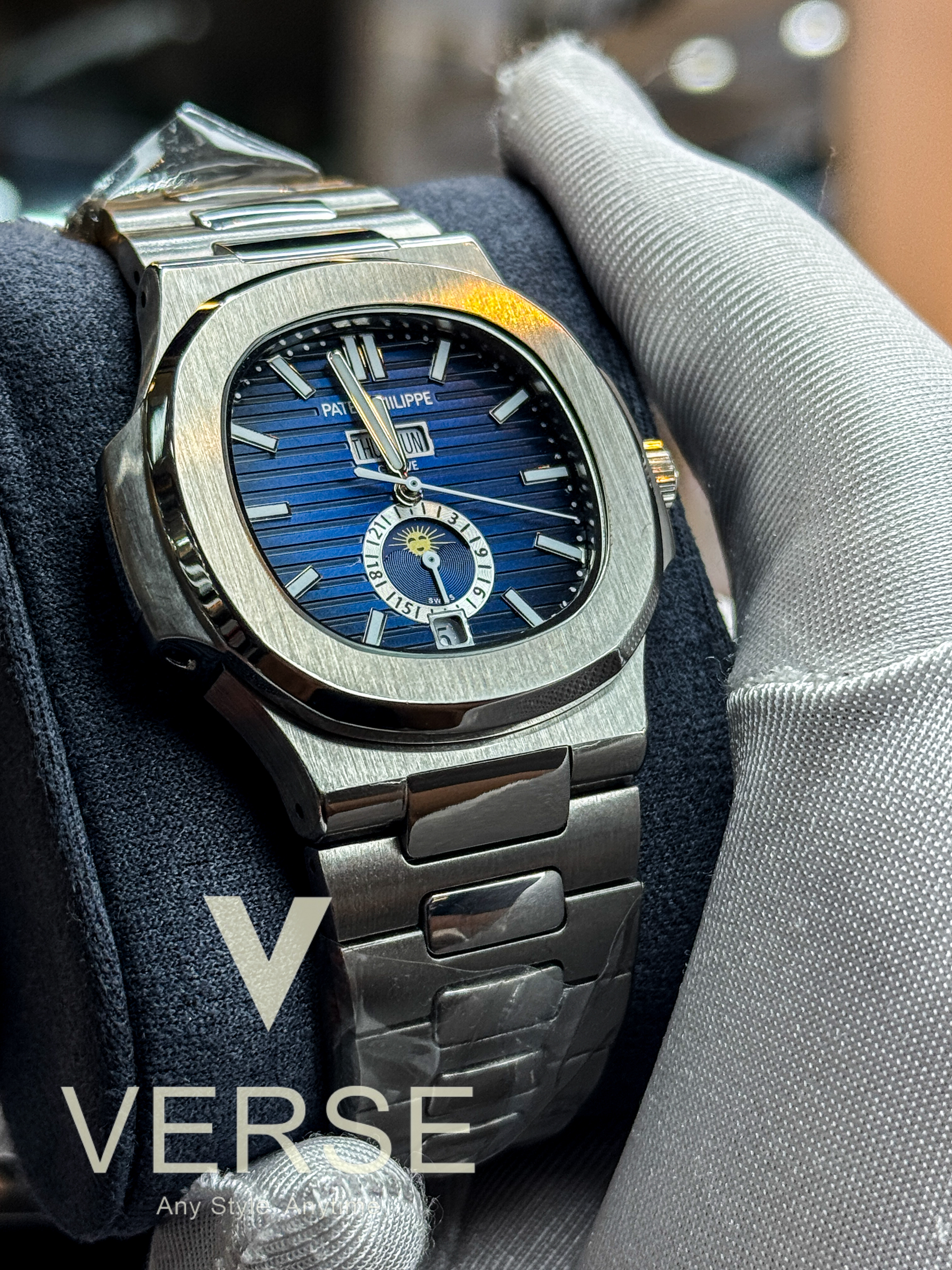 Patek Phlippe Nautilus Blue dial Perpetual Calendar automatic_img_1