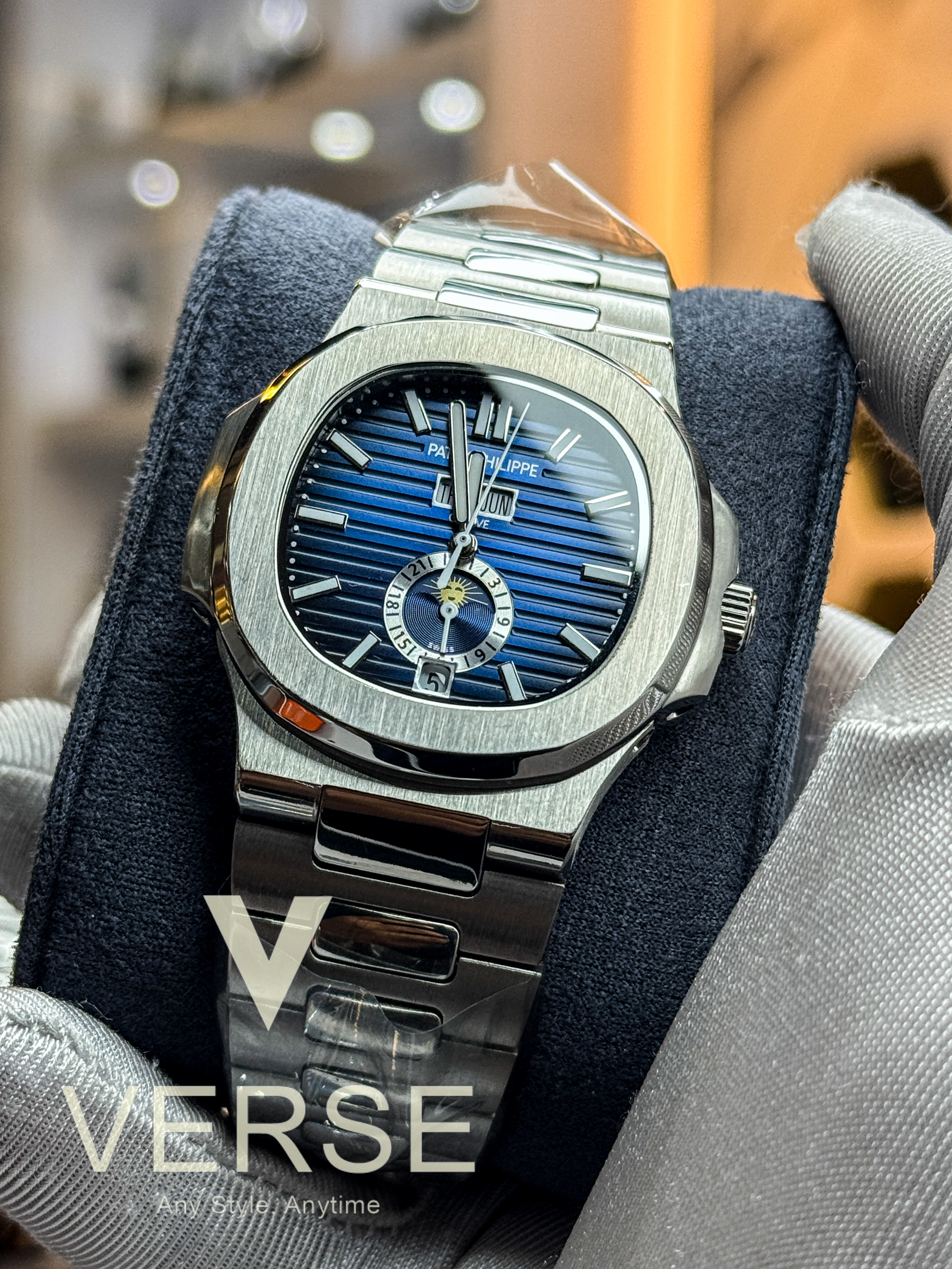 Patek Phlippe Nautilus Blue dial Perpetual Calendar automatic_img_2