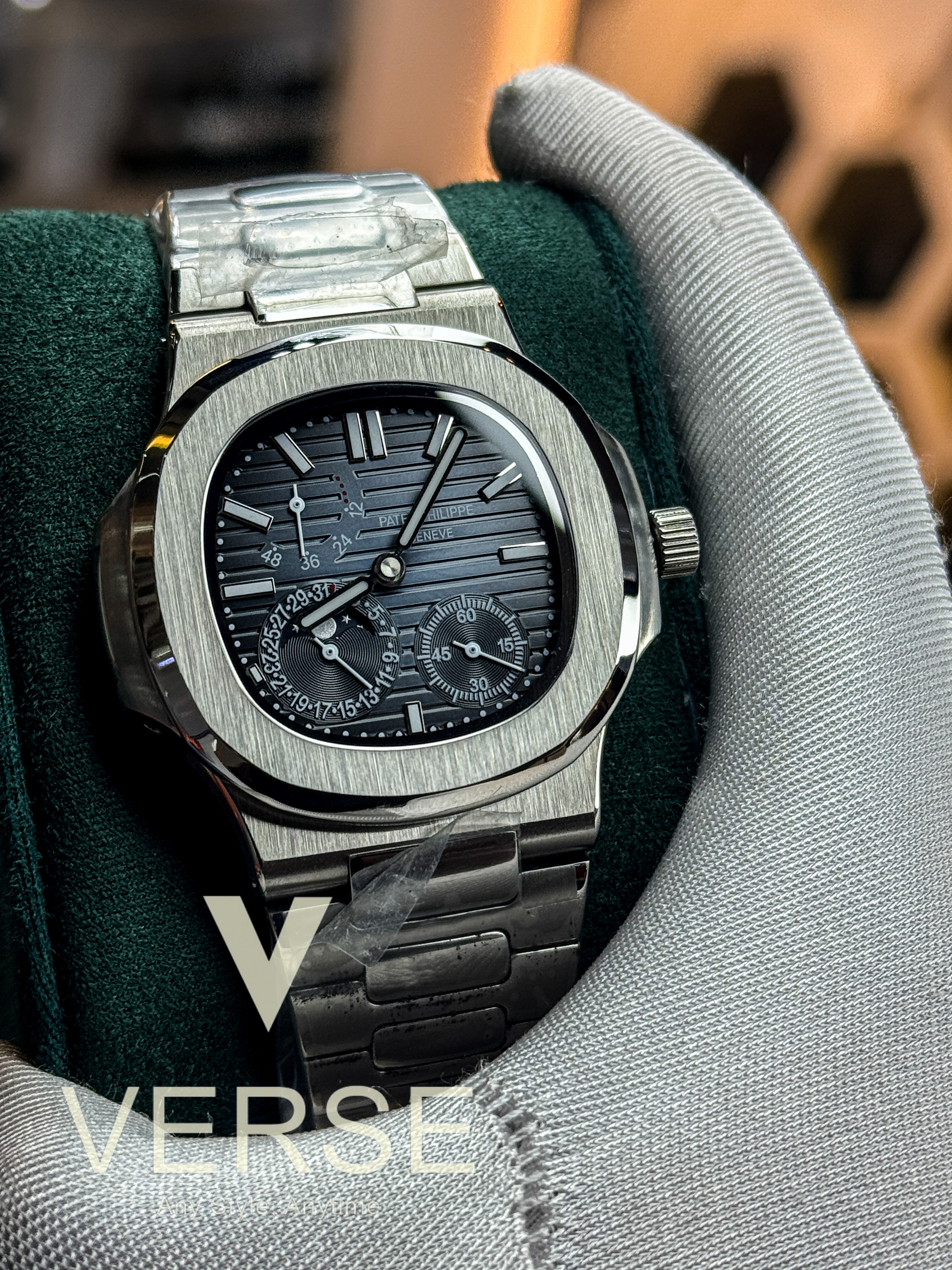 Patek Phlippe Nautilus Moonohase Calendar Graphite dial  Master_img_1