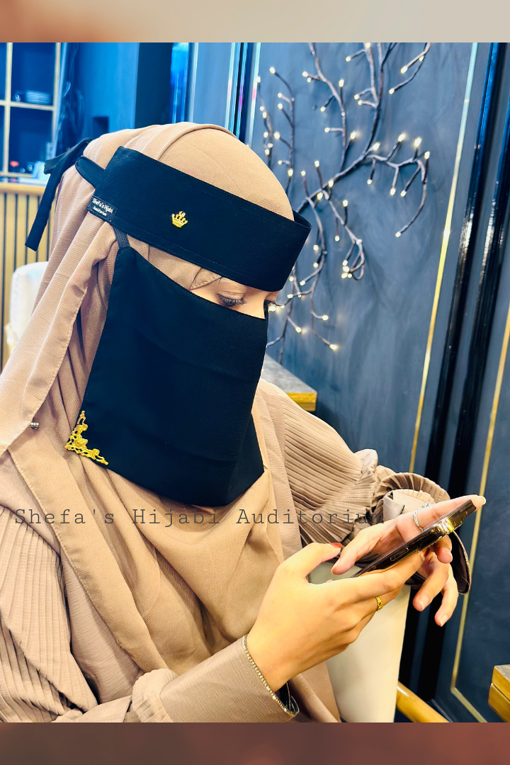 Small Crown Pendent Nikab