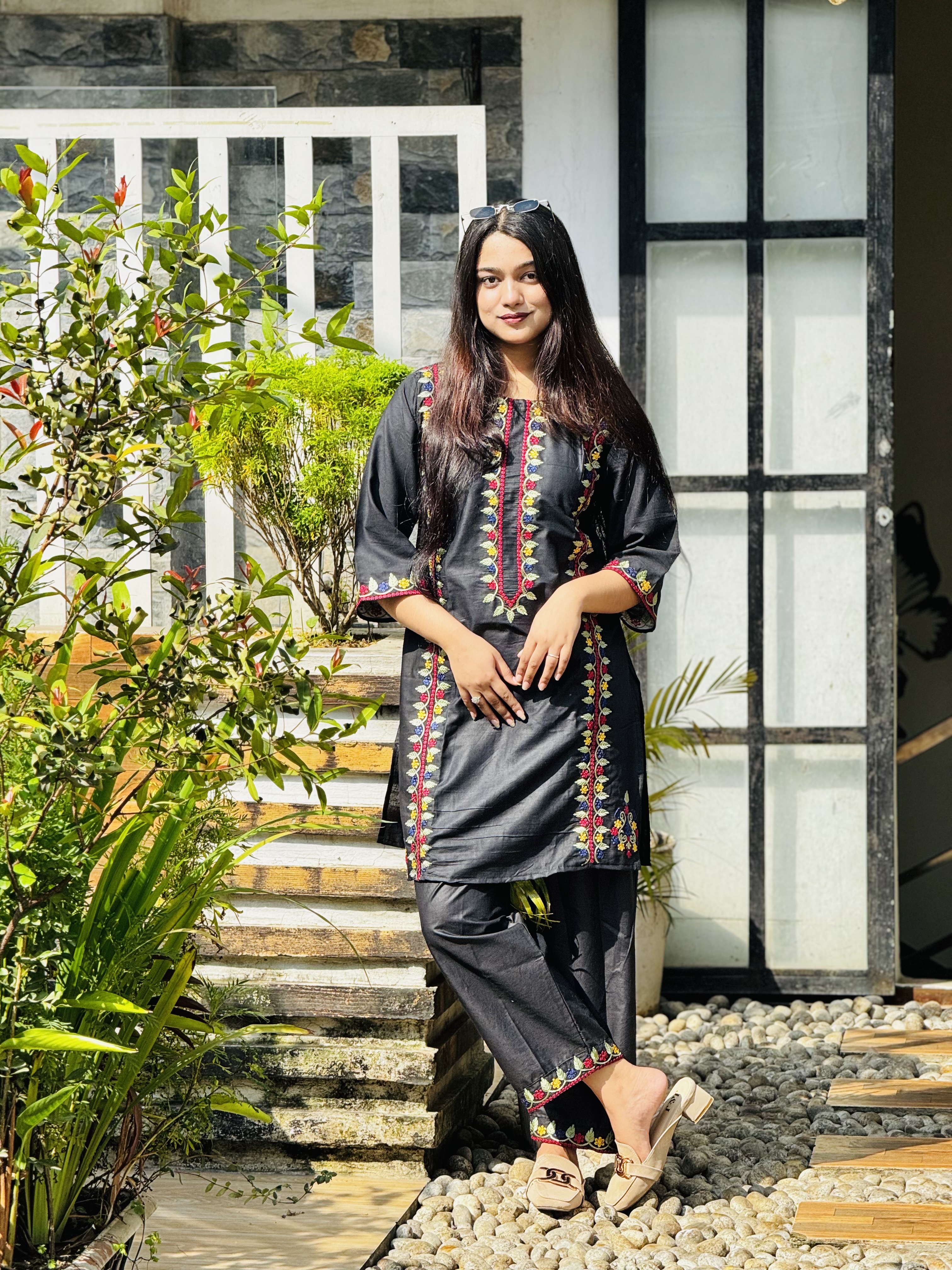 New Embroidery 2 piece - Image 5