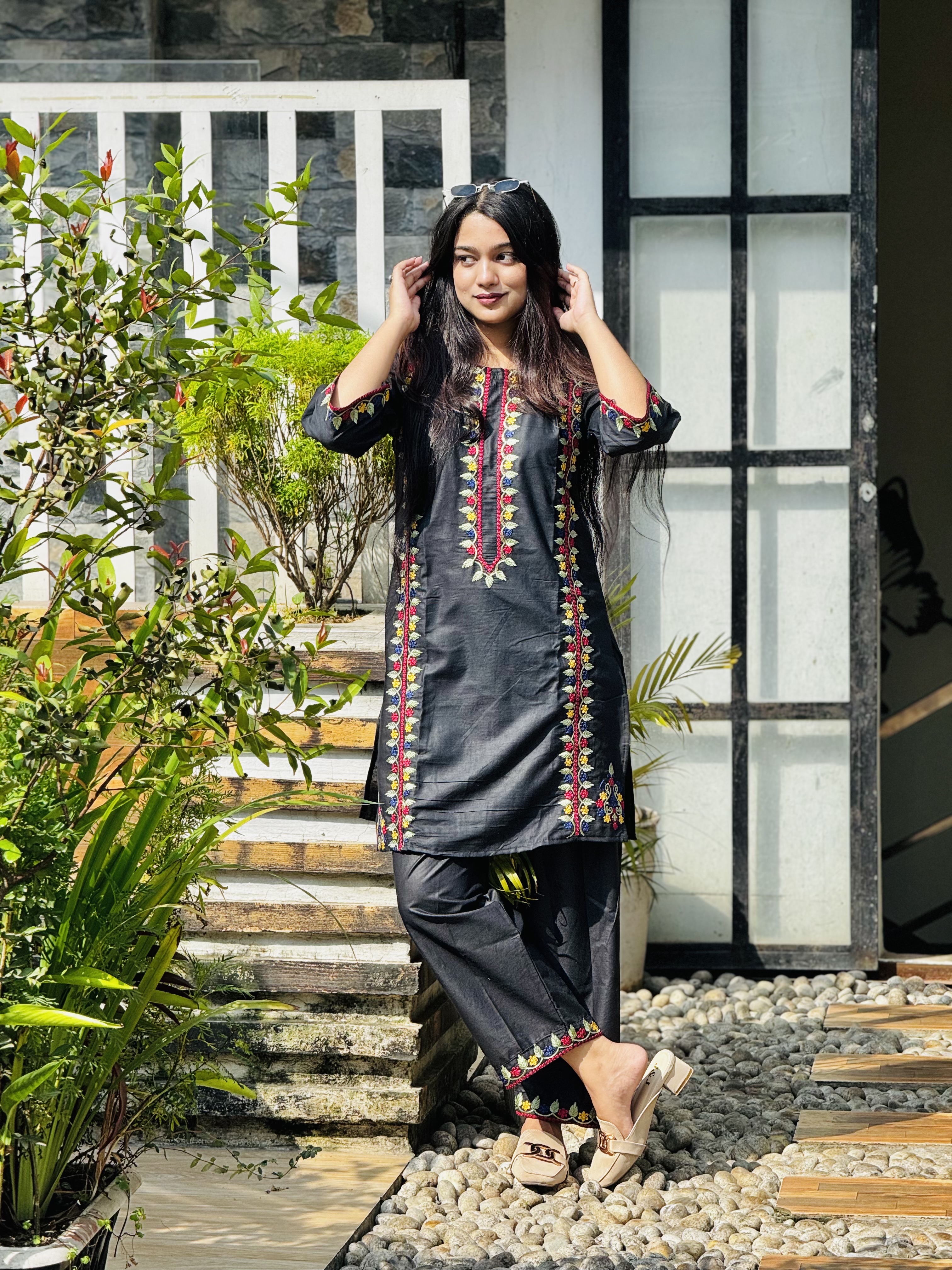 New Embroidery 2 piece - Image 6