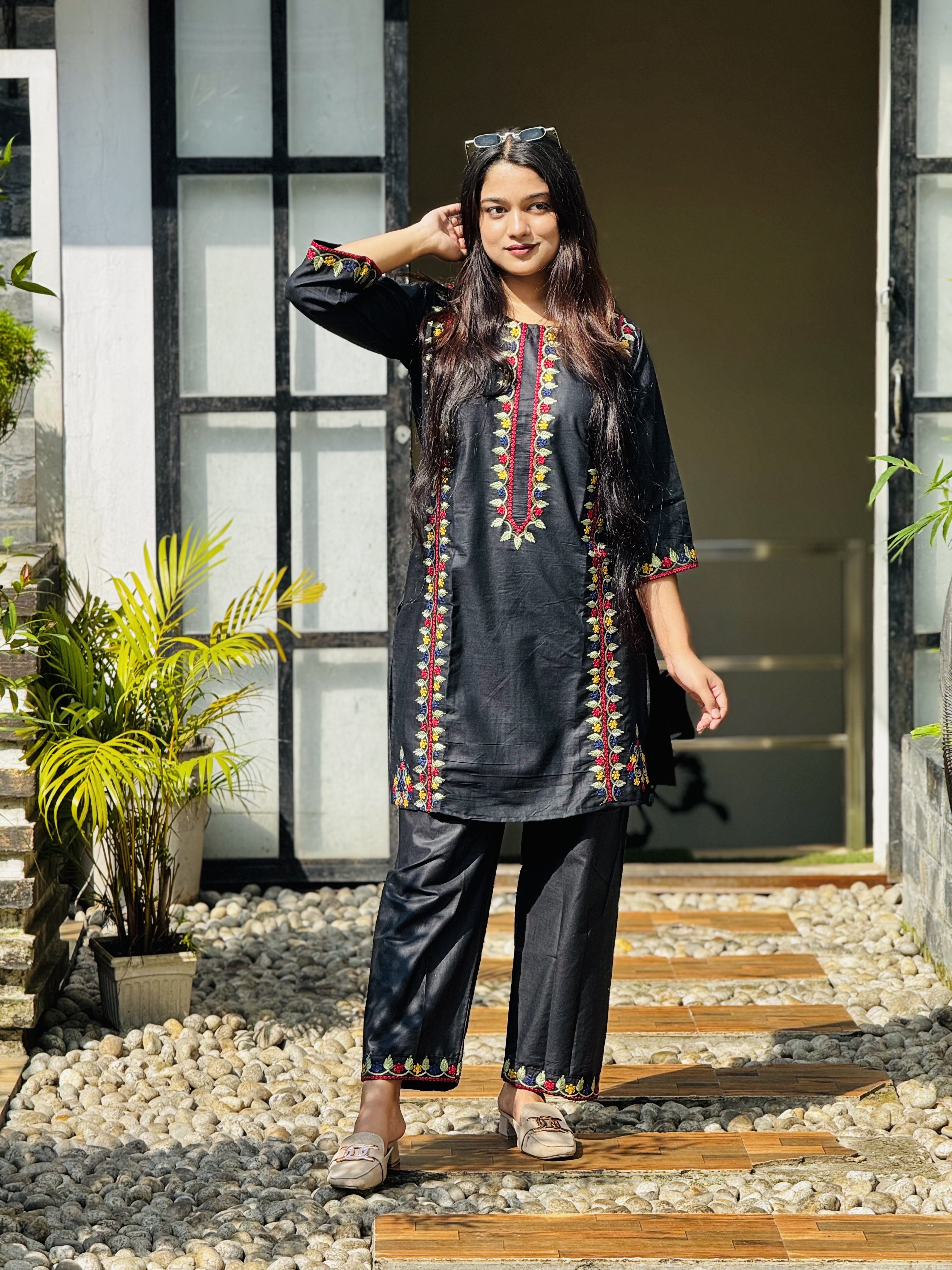 New Embroidery 2 piece - Image 7