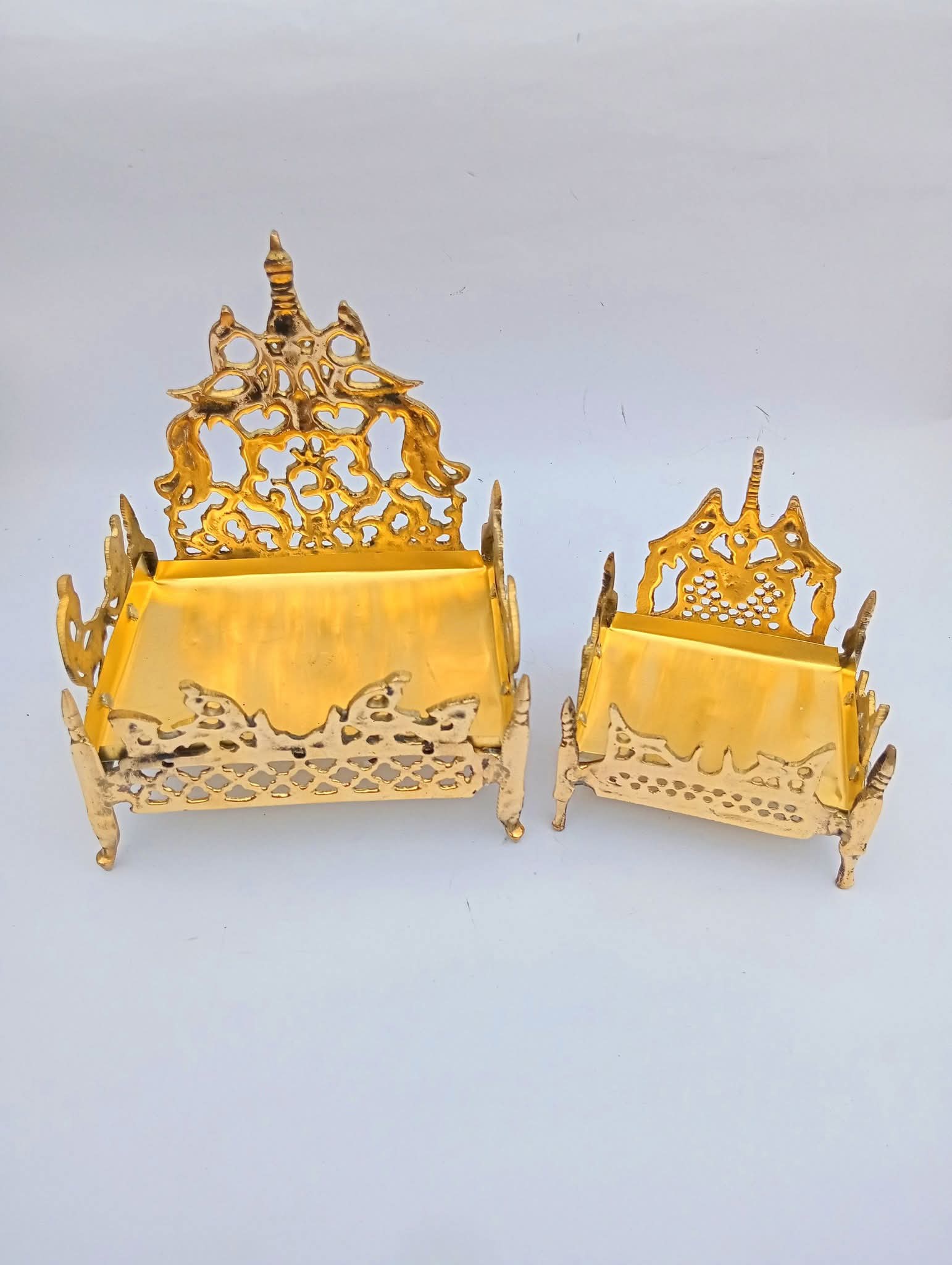 পিতলের সিংহাসন - Image 1