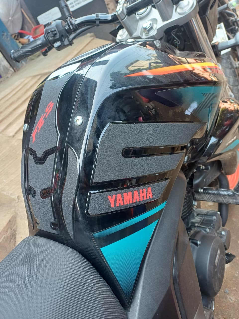 Yamaha Fzs v2 Black Metallic ( Premium Tank Pad 07)_img_1