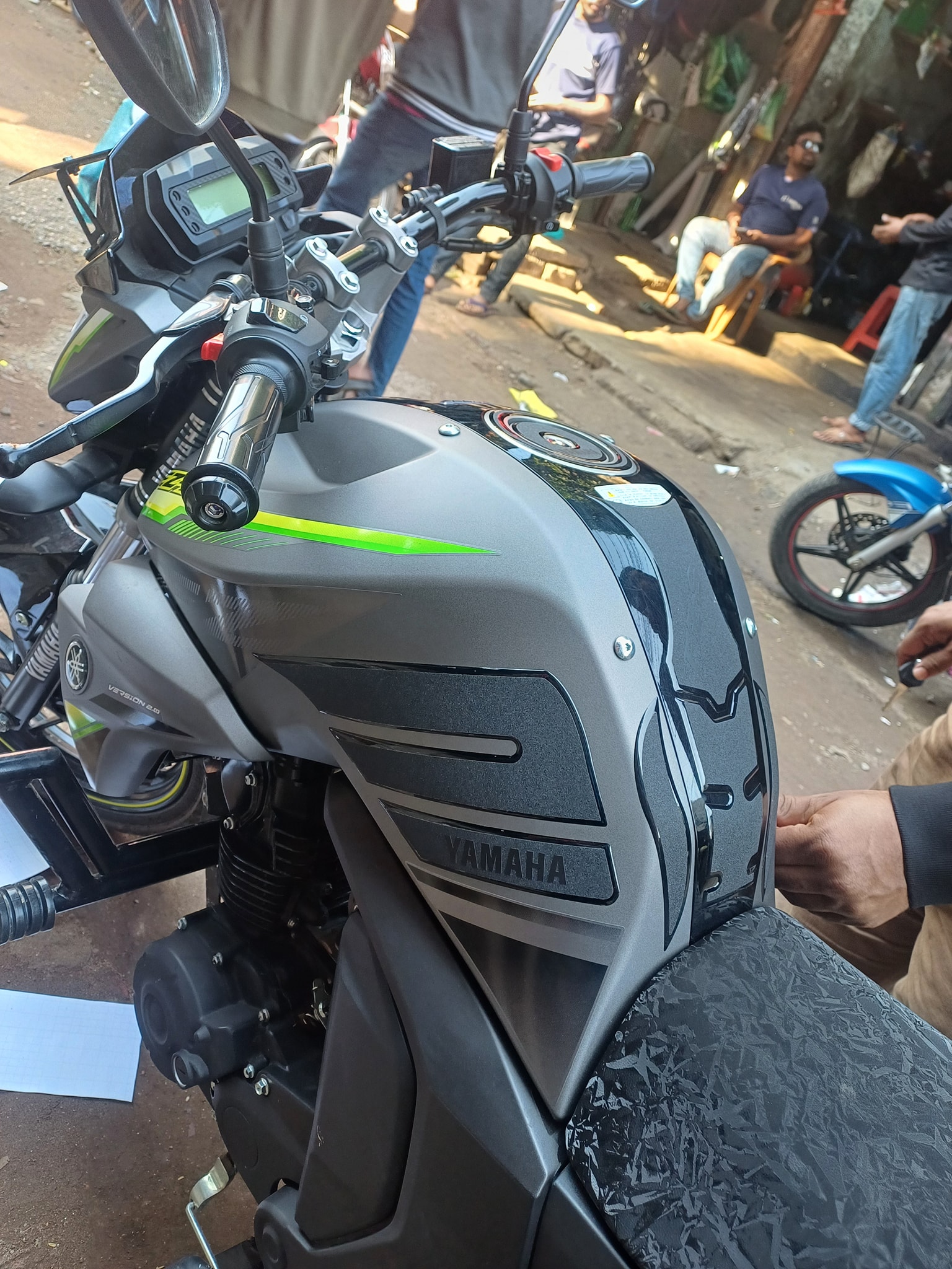 Yamaha Fzs v2 Gray Metallic ( Premium Tank Pad 009)_img_1