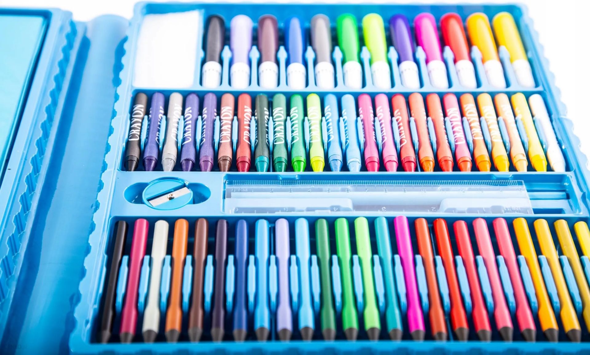 🎨 Super Mega 208 PCS Art Set — একসাথে রঙ, ক্রেয়ন, পেনসিল, প্যাস্টেল আর পেইন্ট! শিশুর সৃজনশীলতার সব রঙ এখন এক স্যুটকেসে। 🧳✨_img_2