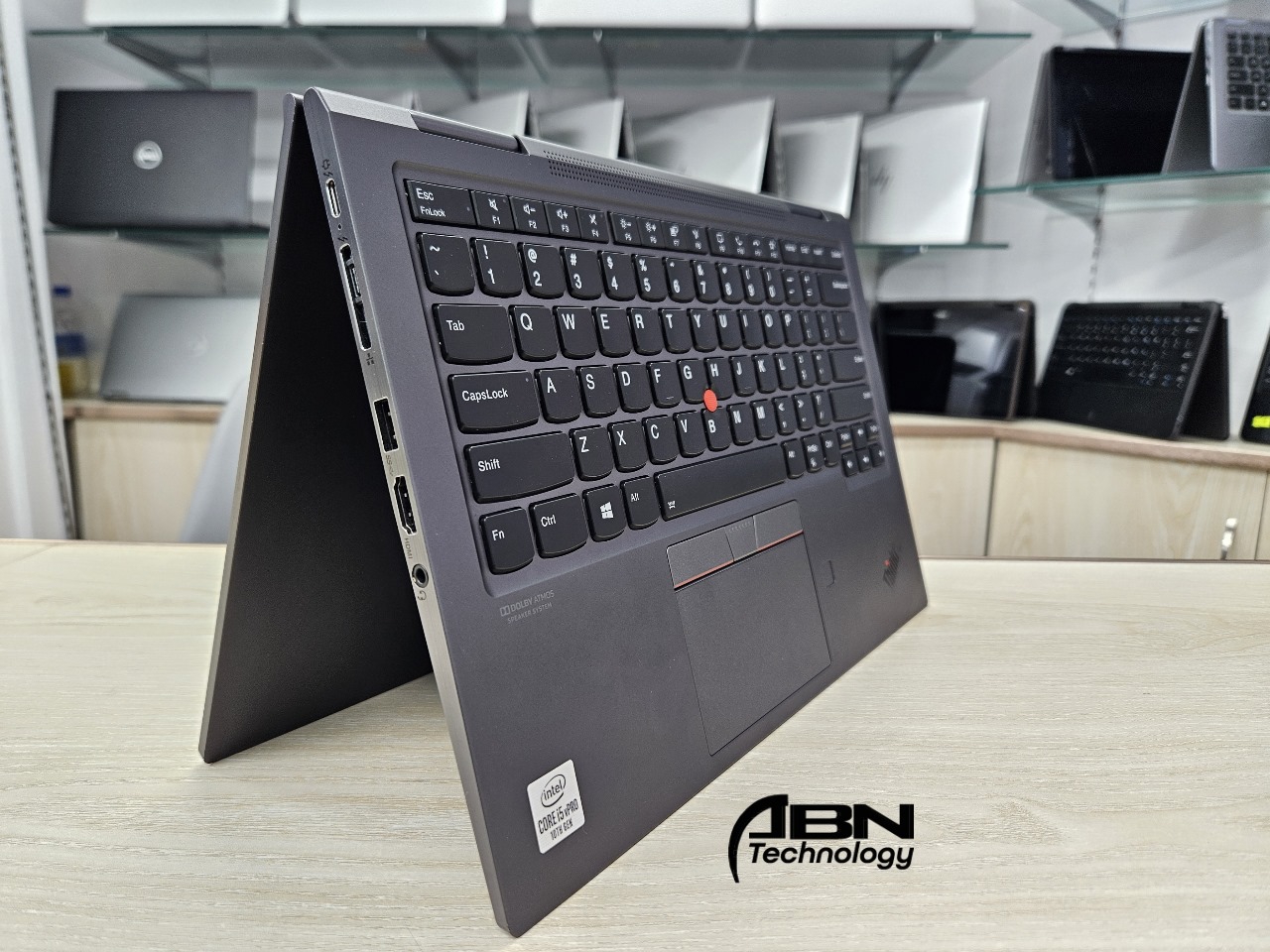 Lenovo ThinkPad X1 Yoga. Core i5, 10th Generation. 8GB RAM.256GB SSD. X360 14" Touch Display_img_1