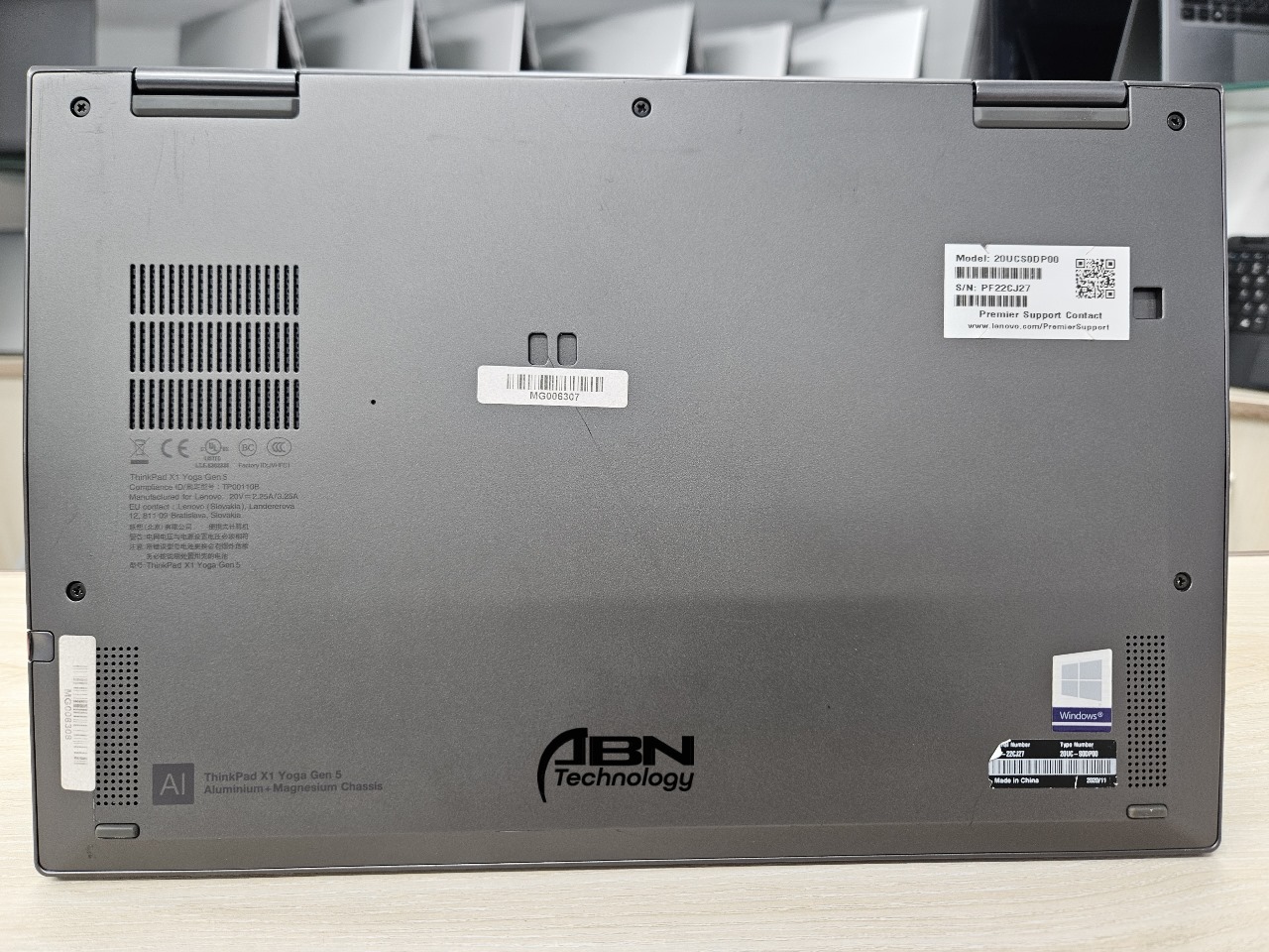 Lenovo ThinkPad X1 Yoga. Core i5, 10th Generation. 8GB RAM.256GB SSD. X360 14" Touch Display_img_5