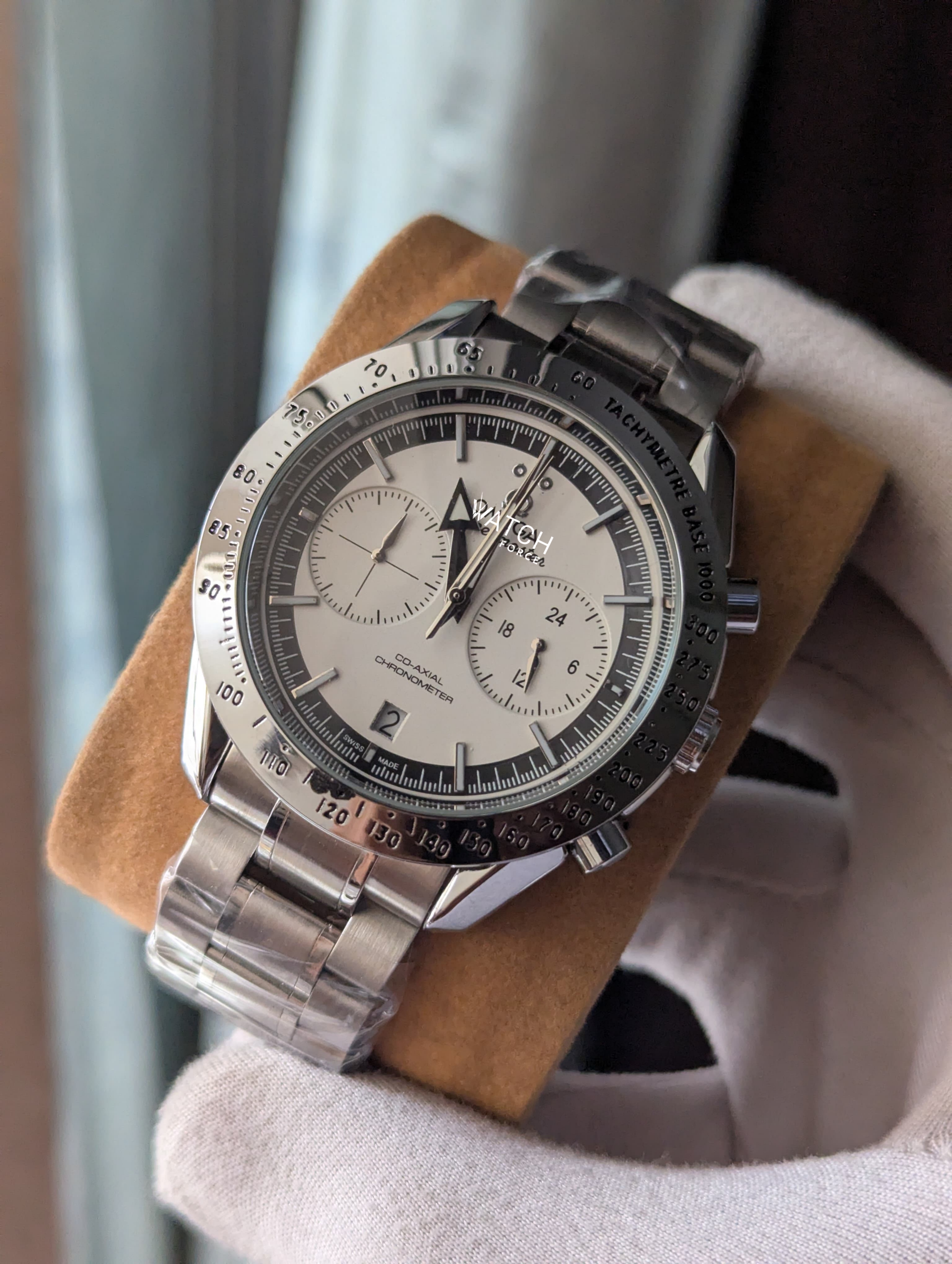 Omega Chronograph Watch White Face_img_1