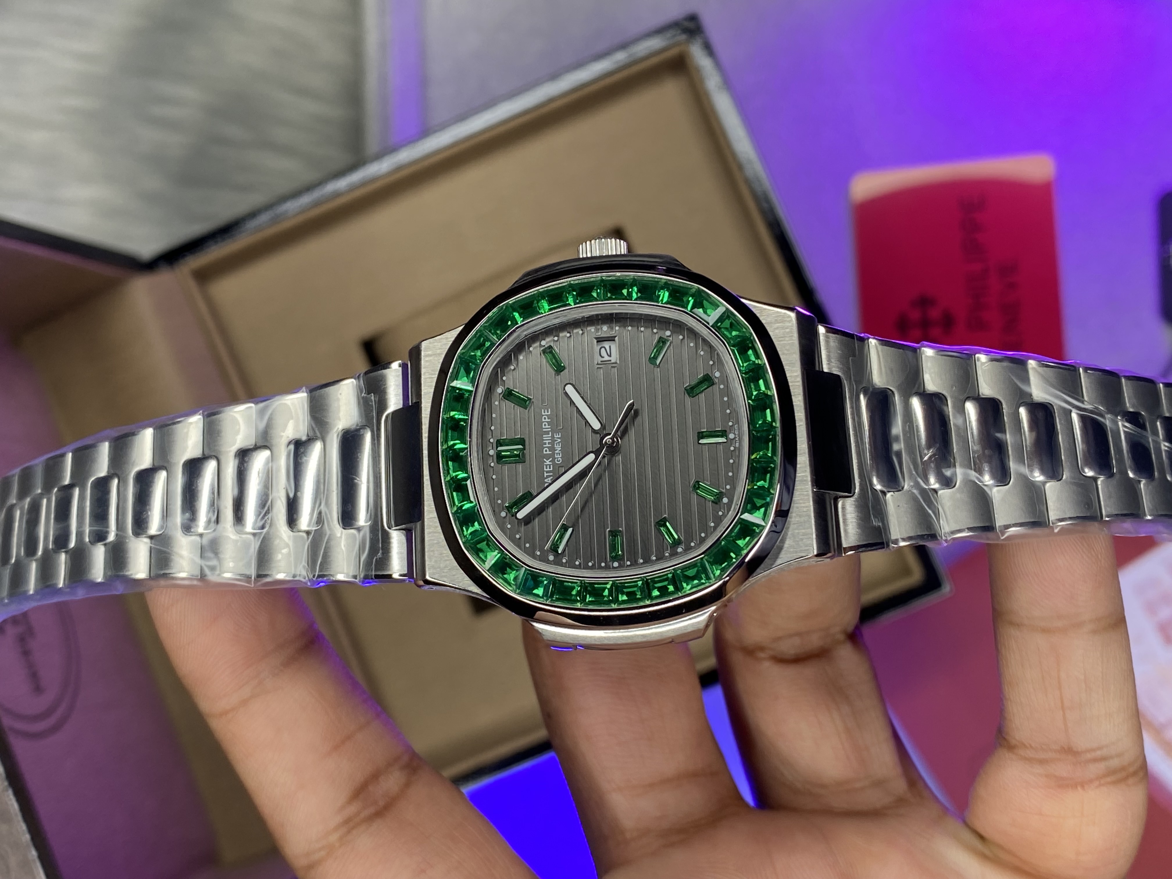Patek Philippe Nautilus Emerald – Mastercopy Watch_img_2