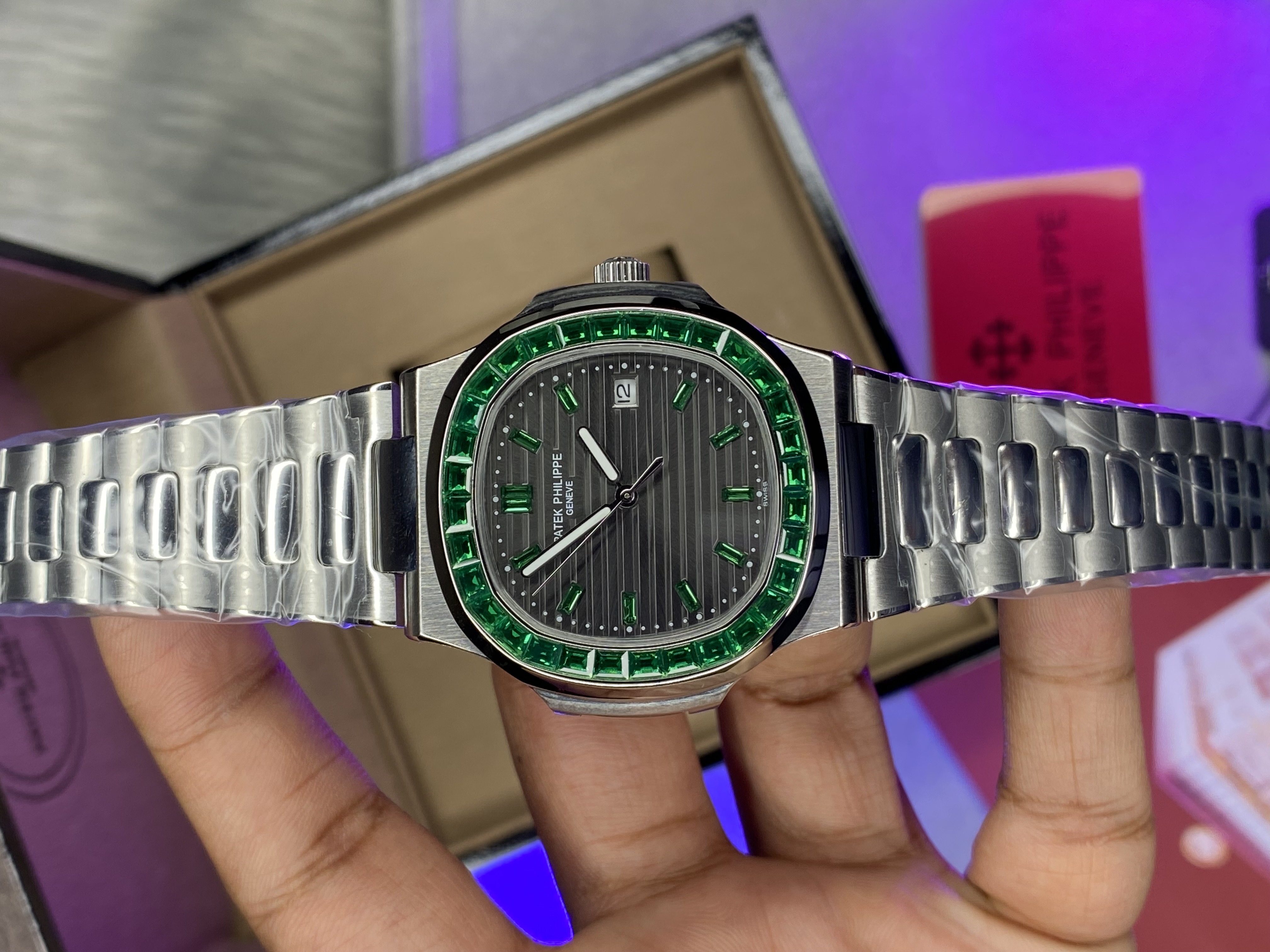 Patek Philippe Nautilus Emerald – Mastercopy Watch_img_1