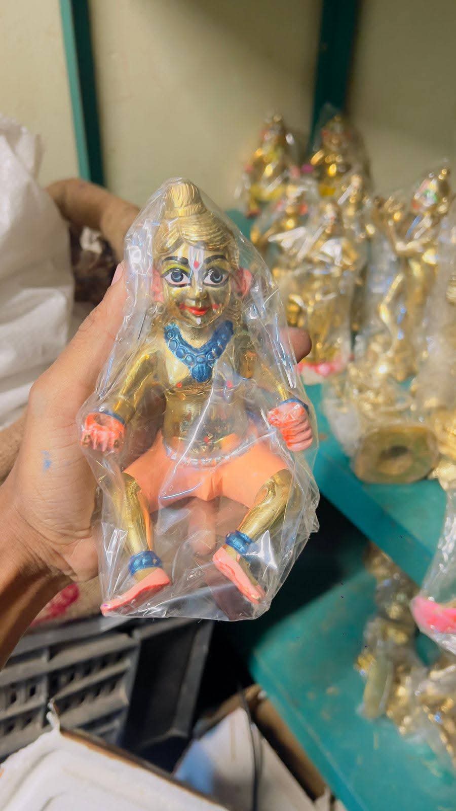 বৃন্দাবনী পিতলের বসা গোপাল - Image 7