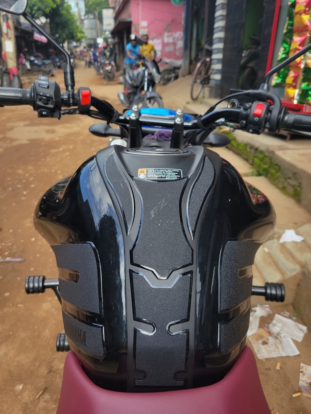 Yamaha Fzs v3,or v4 ( Premium Tank Pad 05)_img_0