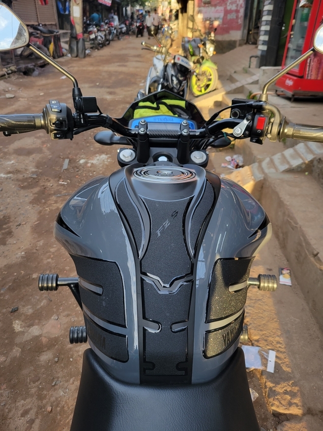 Yamaha Fzs v3 or V4 Gray ( Premium Tank Pad 06)_img_0