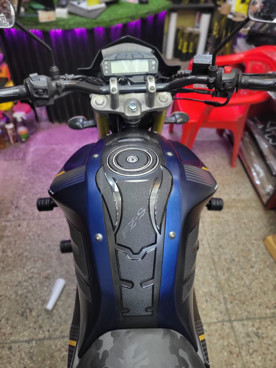 Yamaha Fzs v2 Armada Blue ( Premium Tank Pad 02)_img_0