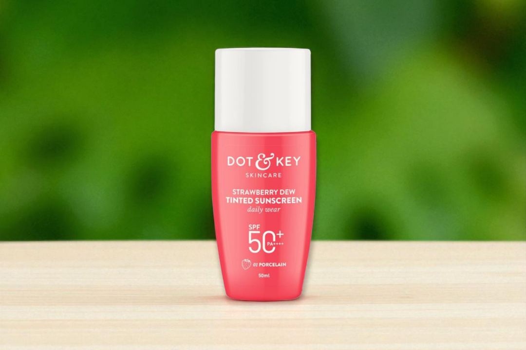 Dot and Key Strawberry Dew Tinted Sunscreen SPF 50+ PA++++ (02 WARM IVORY)_img_0