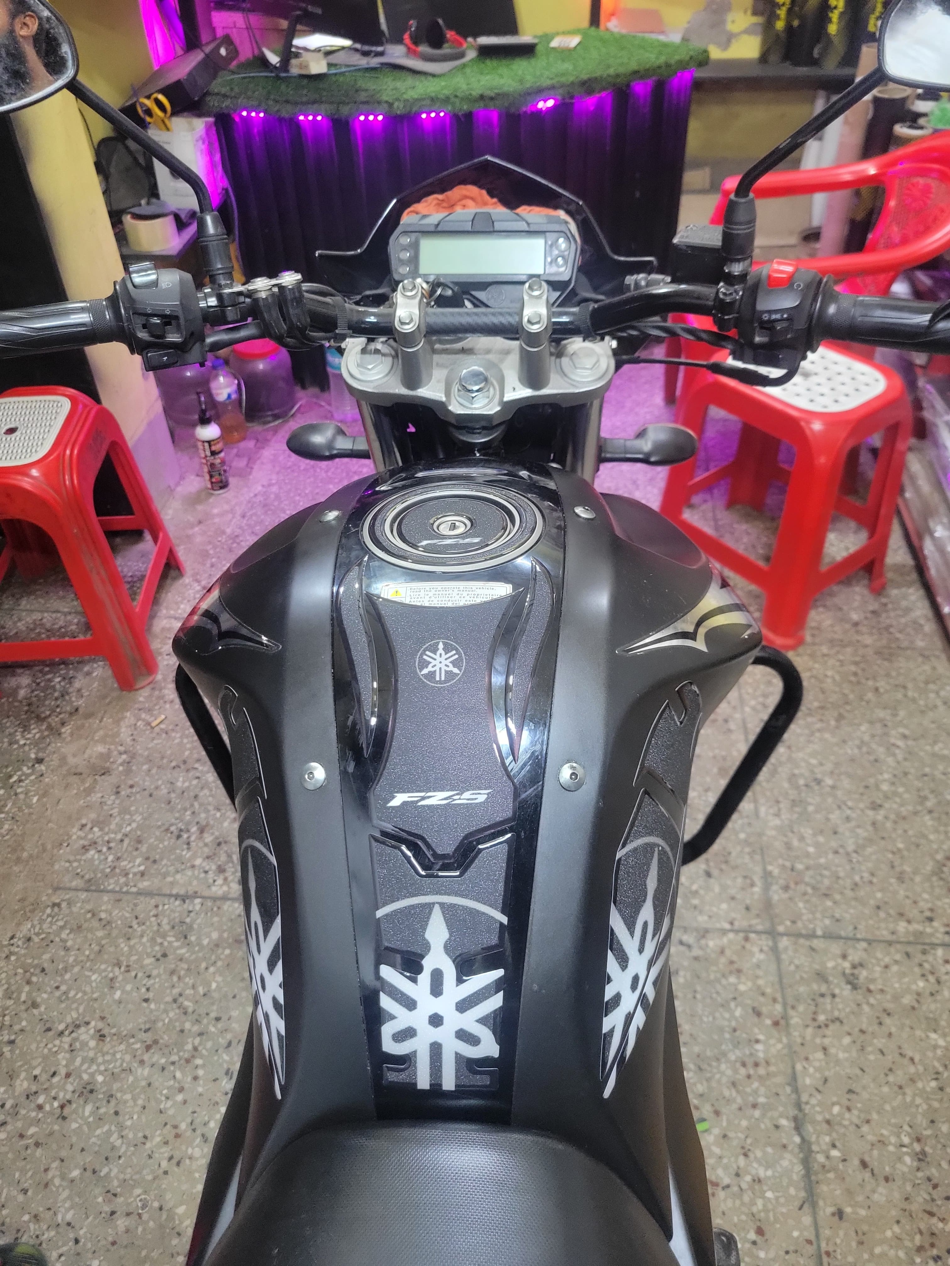 Yamaha Fzs v2 Dark knight NW ( Premium Tank Pad 09)_img_0