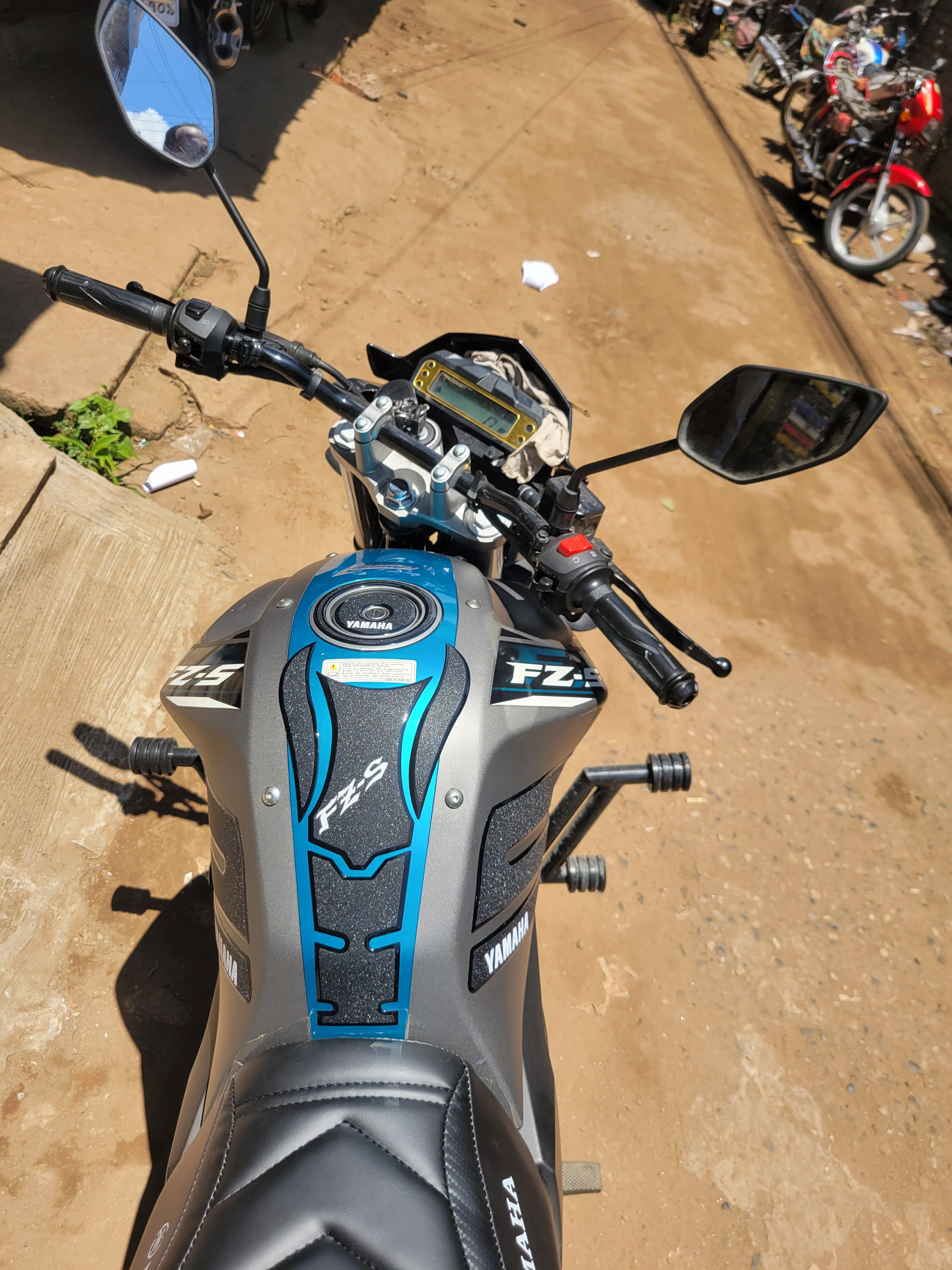 Yamaha Fzs v2 Hurricane Grey 2025 ( Premium Tank Pad 011)_img_0