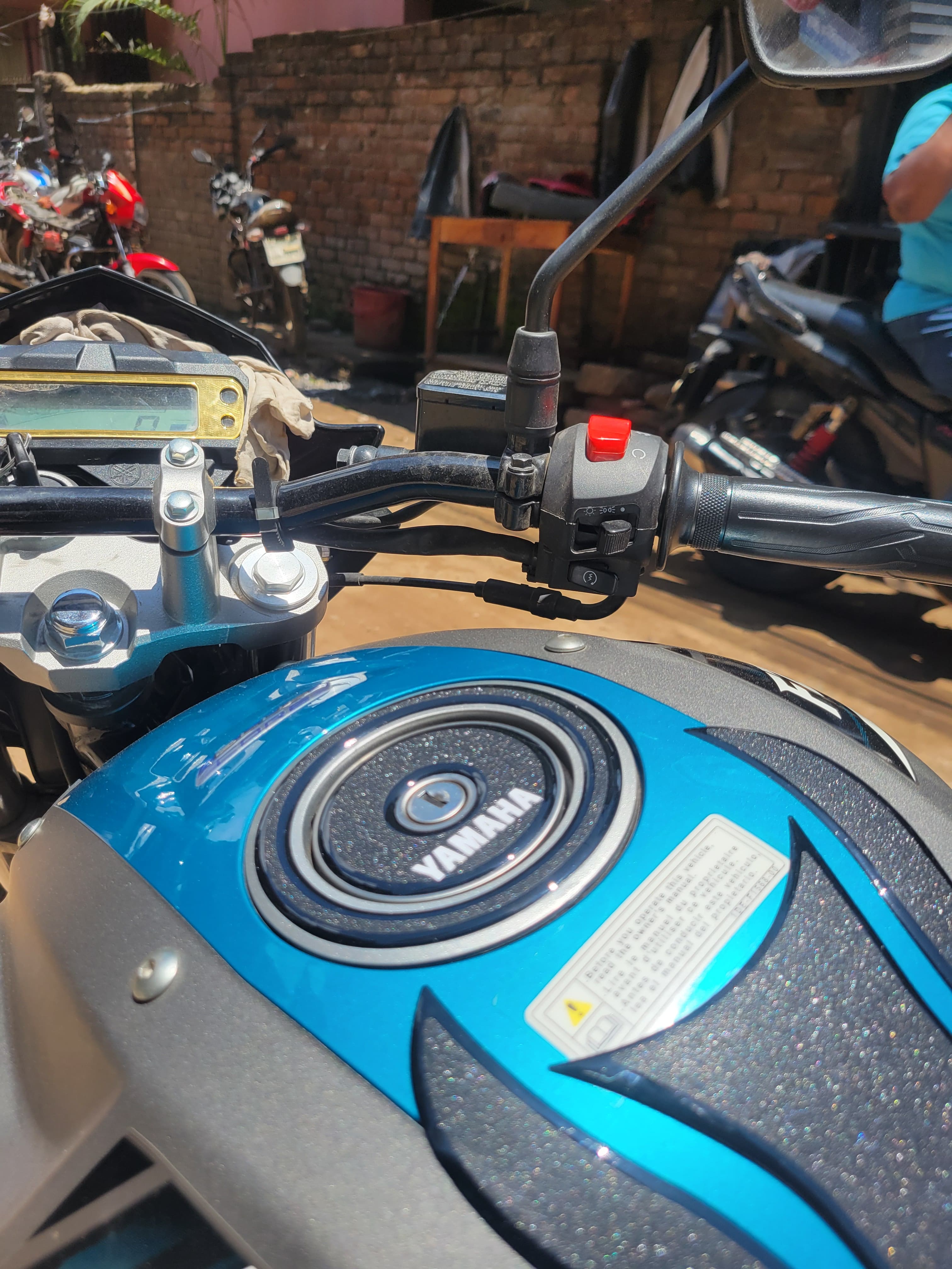 Yamaha Fzs v2 Hurricane Grey 2025 ( Premium Tank Pad 011)_img_3