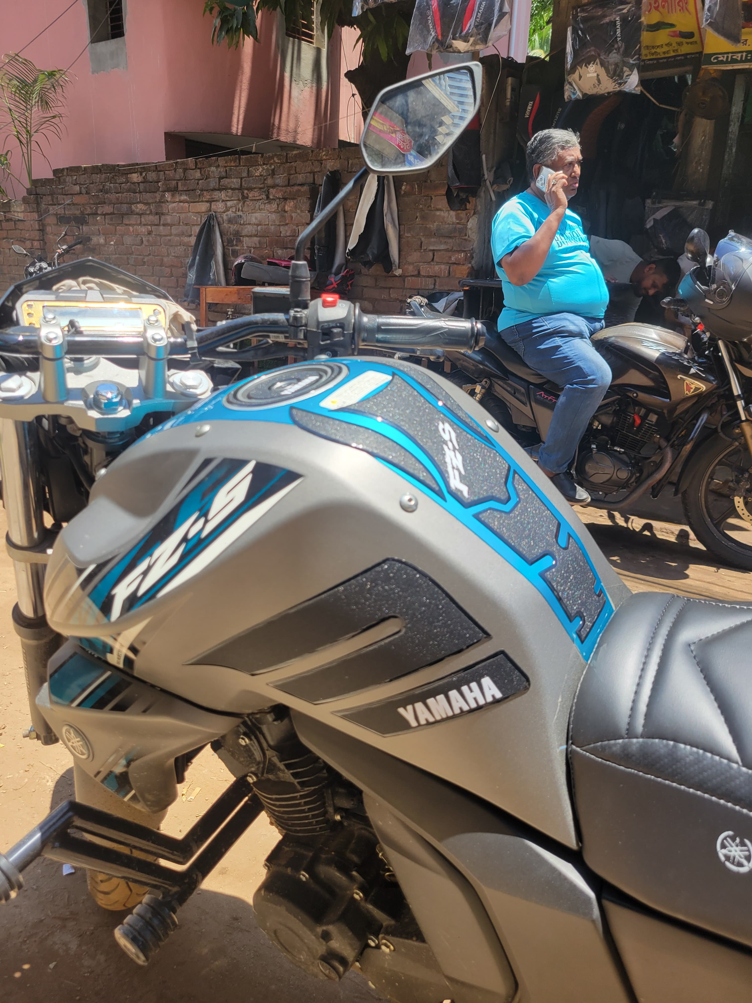 Yamaha Fzs v2 Hurricane Grey 2025 ( Premium Tank Pad 011)_img_4