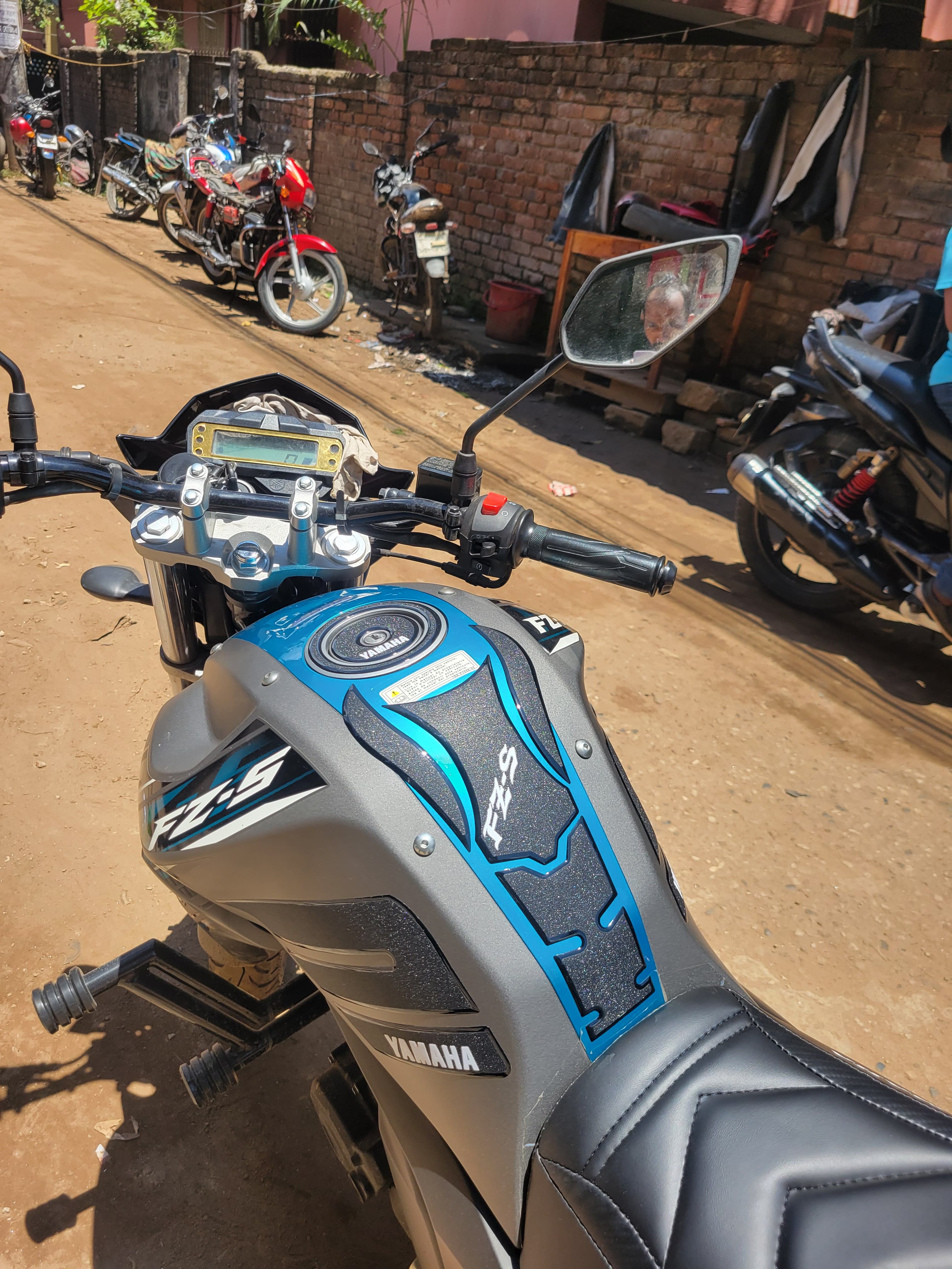 Yamaha Fzs v2 Hurricane Grey 2025 ( Premium Tank Pad 011)_img_5