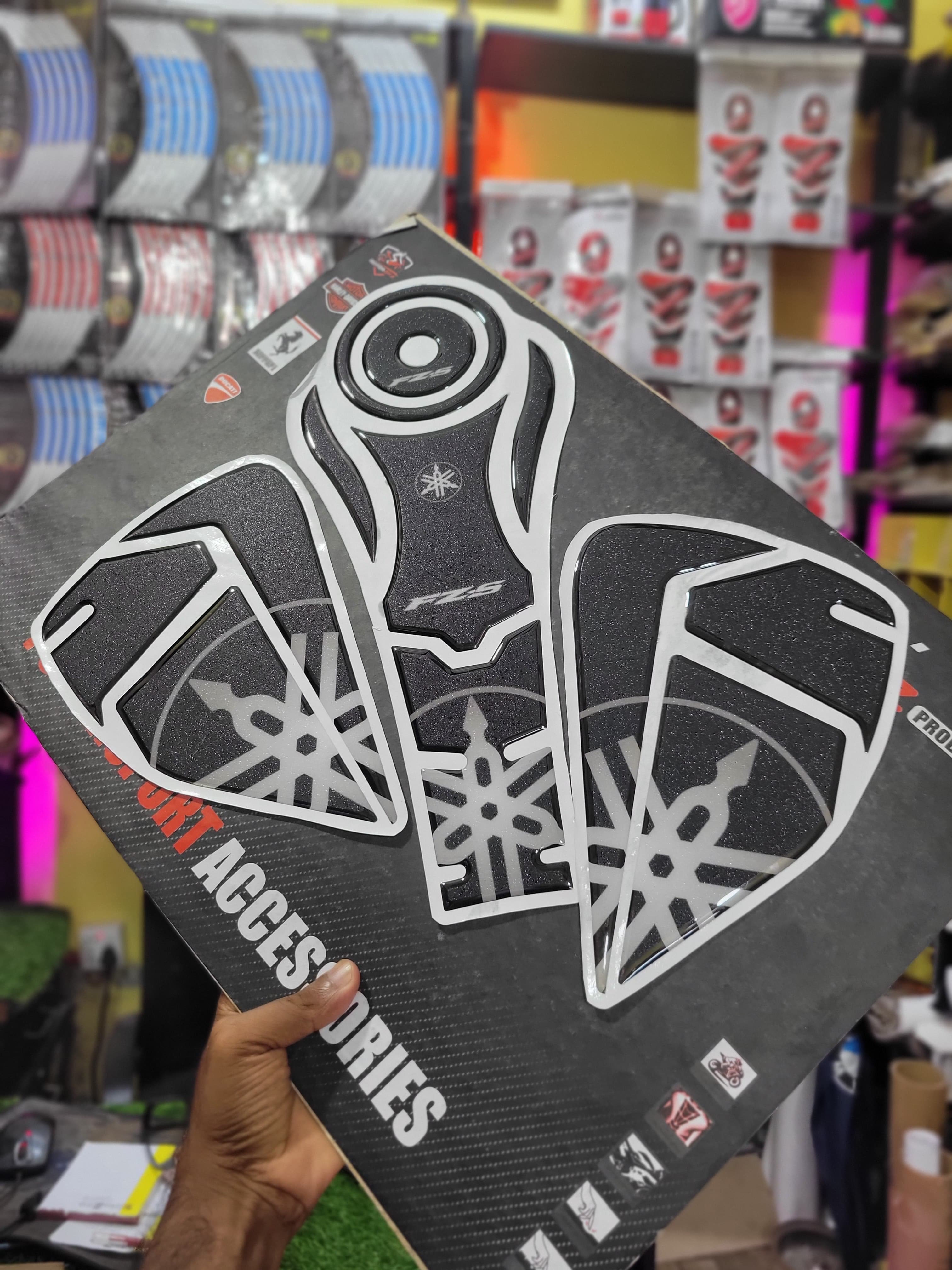 Yamaha Fzs v3 or V4 Gray ( Premium Tank Pad 012)_img_3