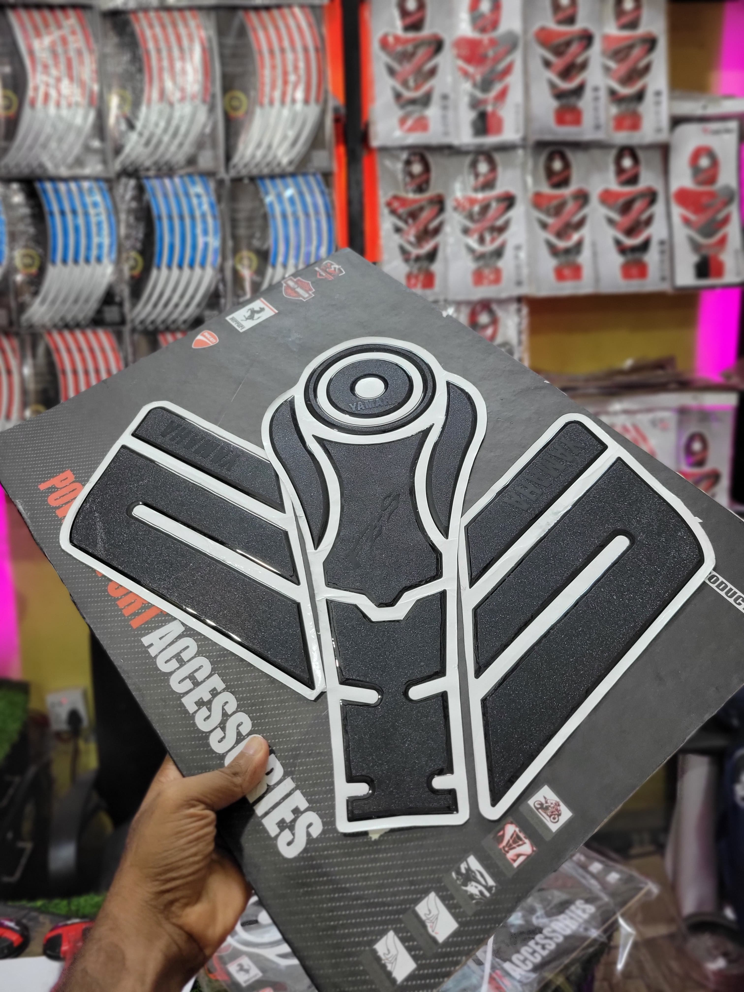 Yamaha Fzs v3 or V4 Gray ( Premium Tank Pad 06)_img_2