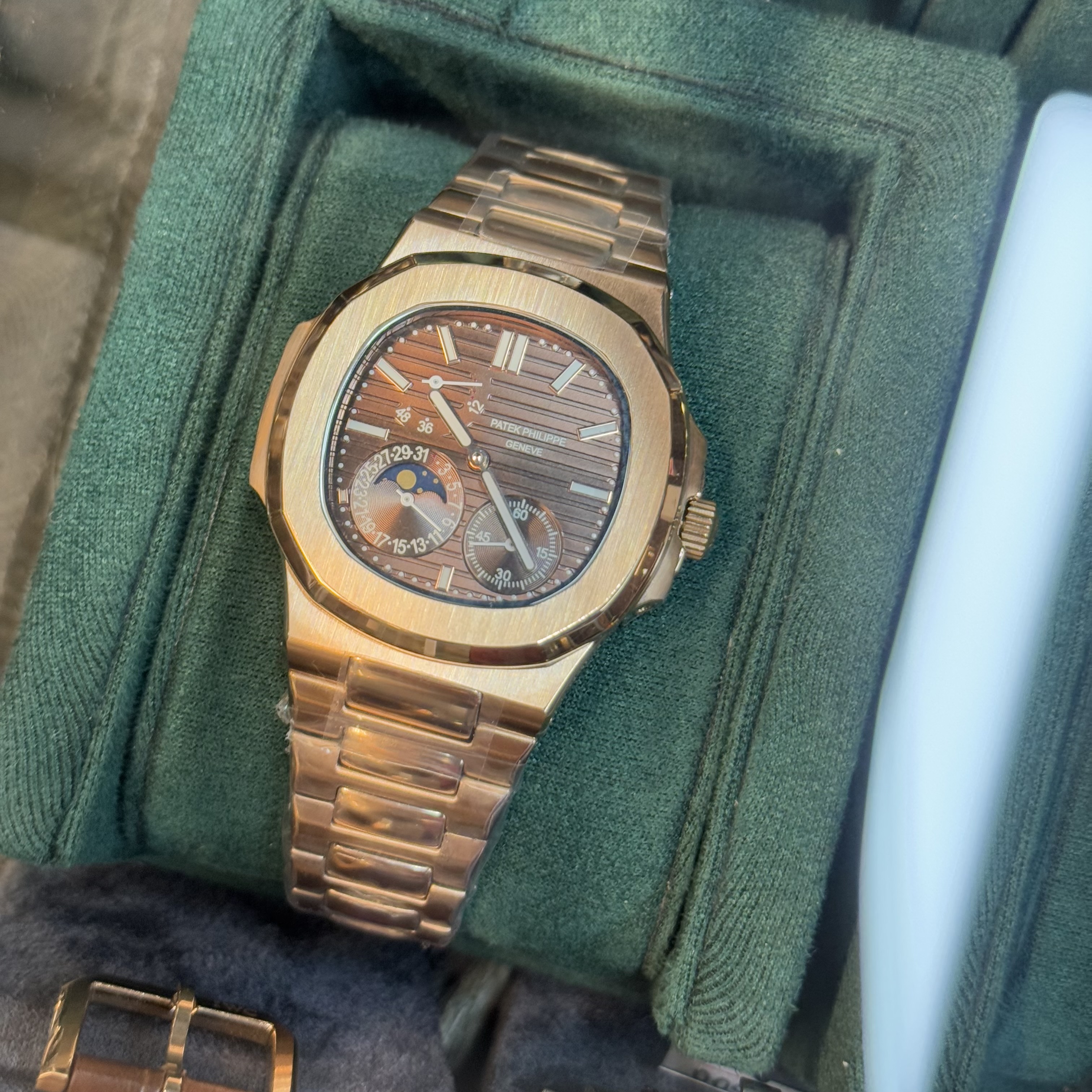 Patek Phillipe Golden calender Edition | Automatic Movement | Euro Grade