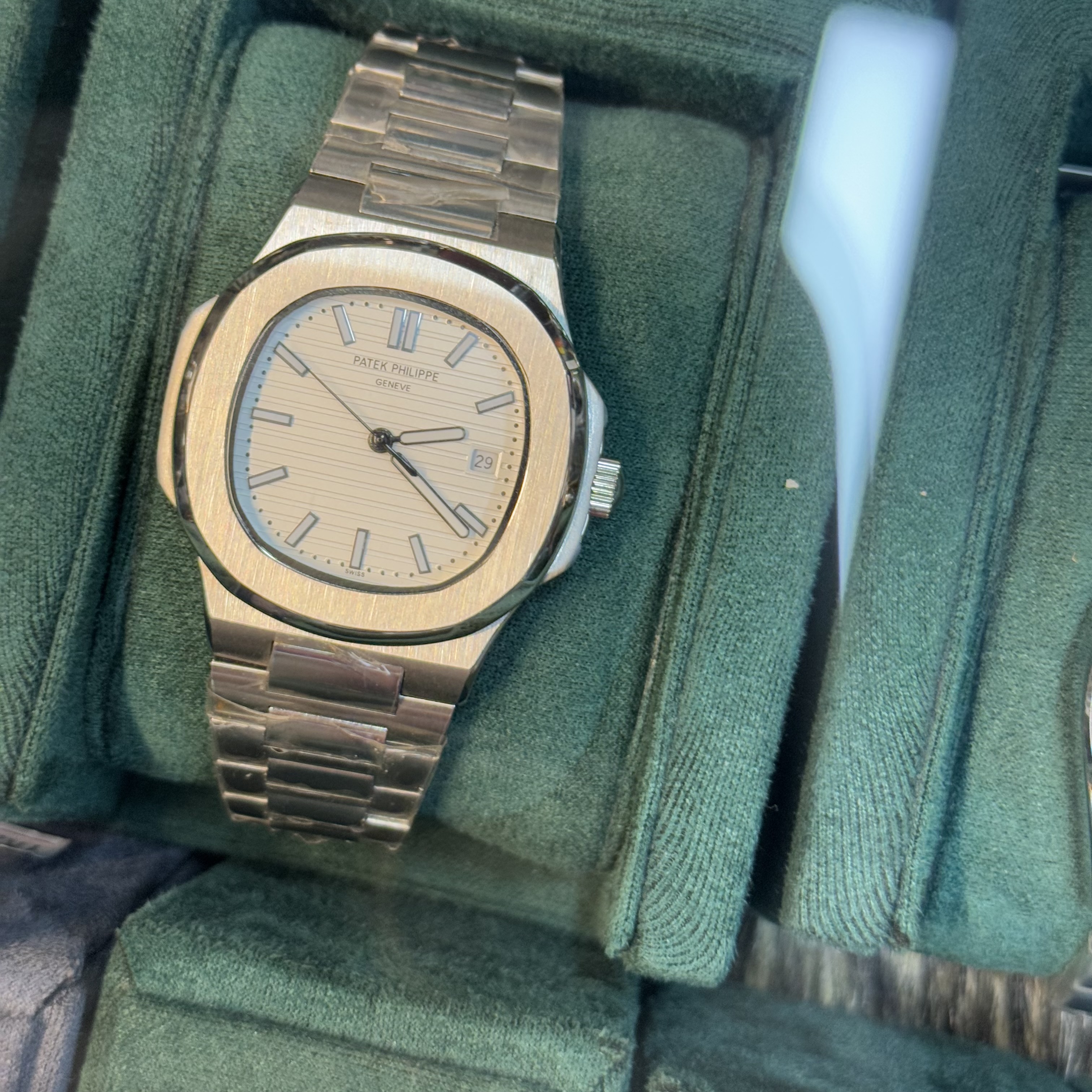 Patek Phillippe Nautilous Date Just Automatic movement