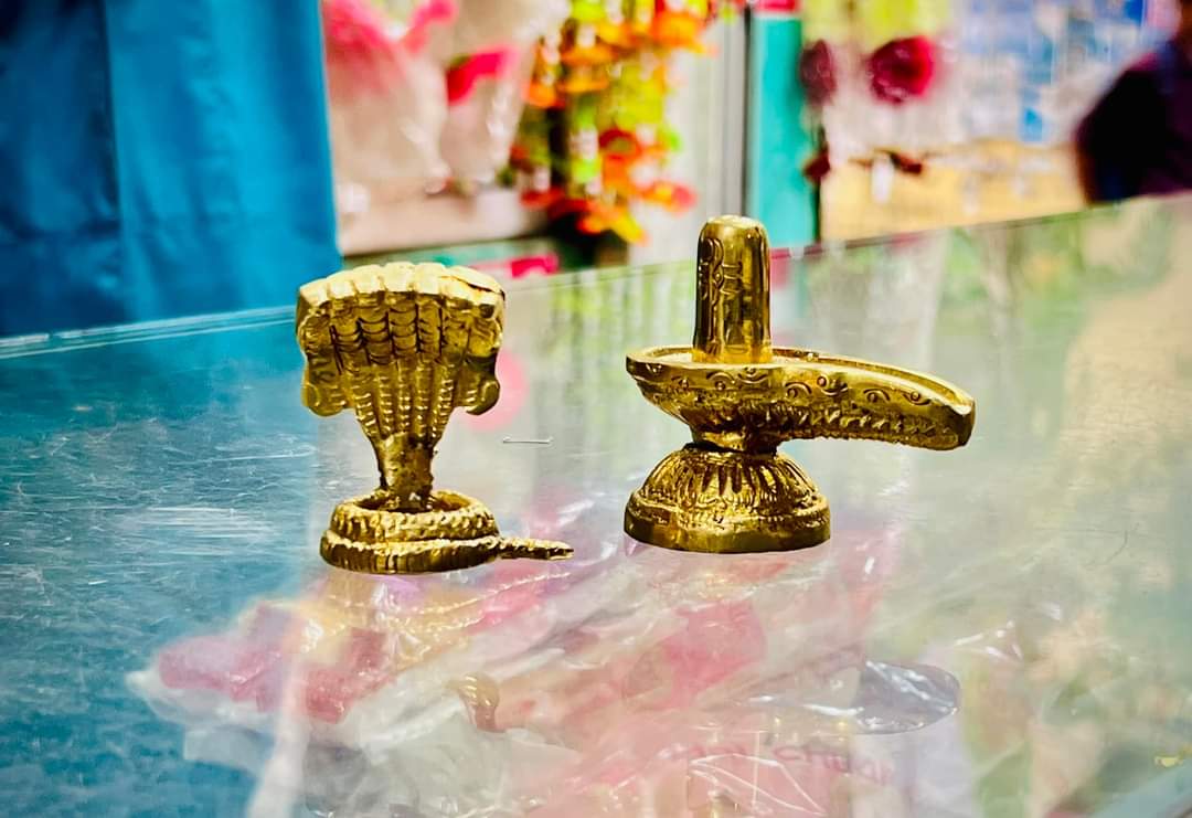 বাসুকি সহ পিতলের শিবলিঙ্গ - Image 2