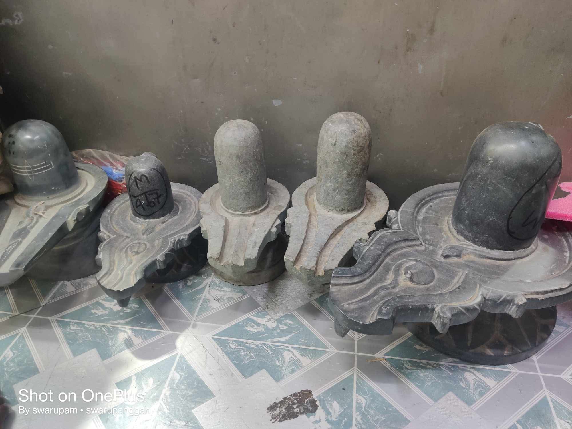 কালো পাথরের শিবলিঙ্গ ১২ ইঞ্চি - Image 2